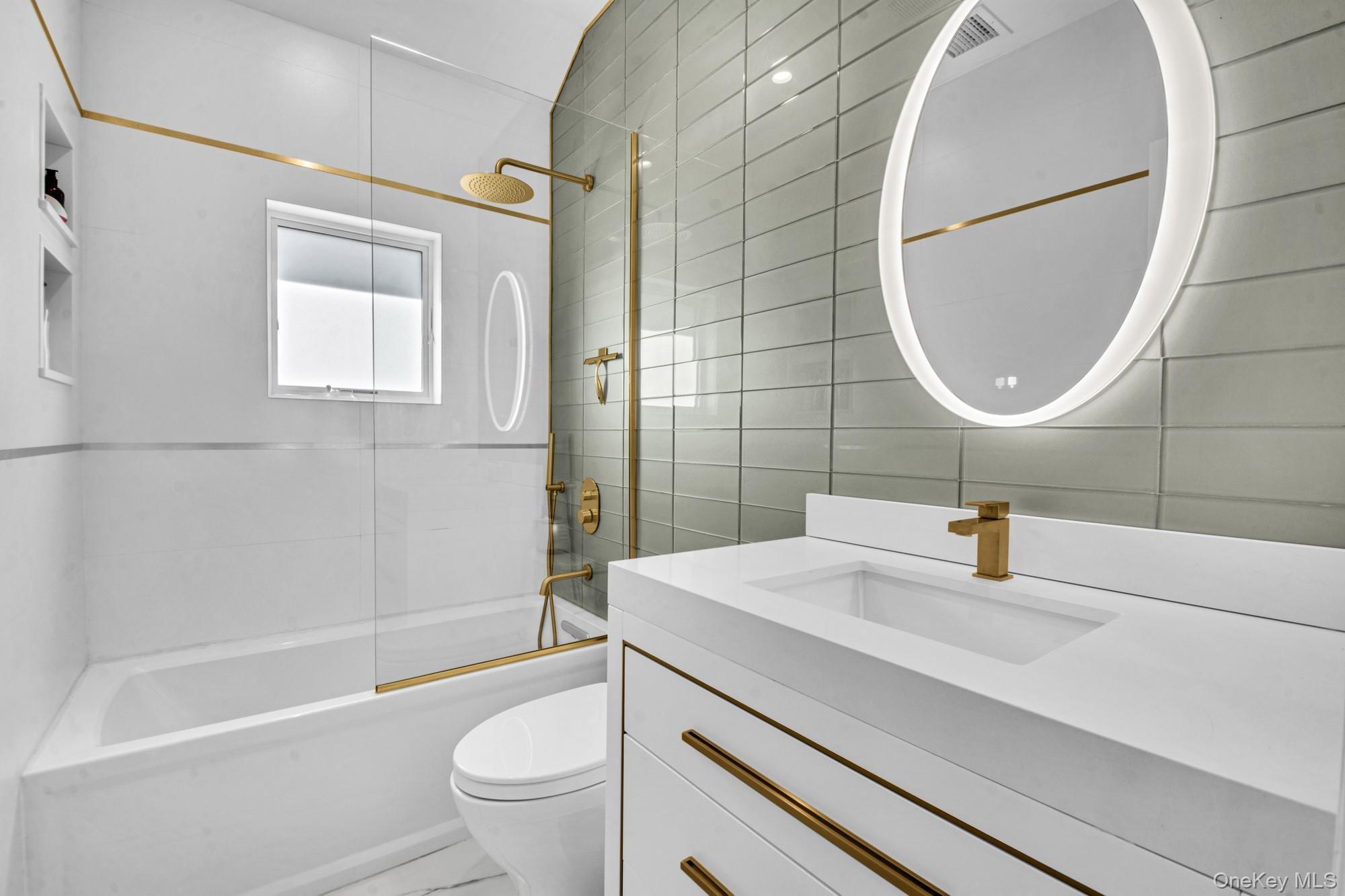 Single Family 8th Queens, NY 11357, MLS-922640-22