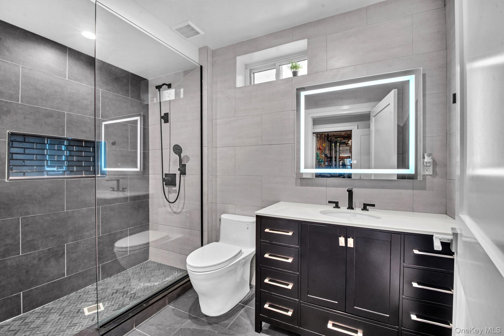 Single Family 8th Queens, NY 11357, MLS-922640-26