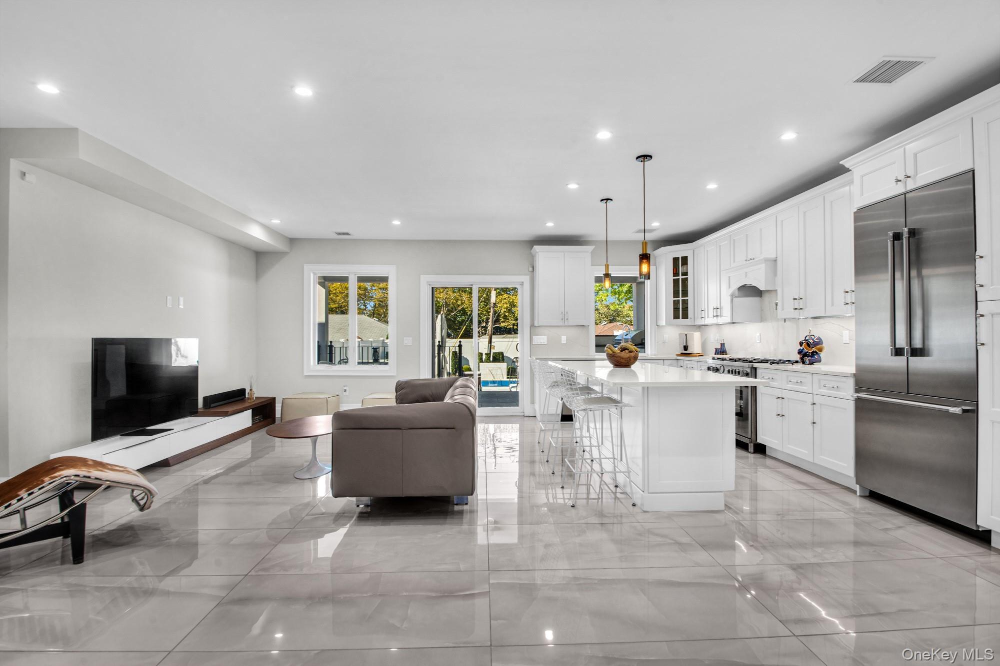 Single Family 8th Queens, NY 11357, MLS-922640-8