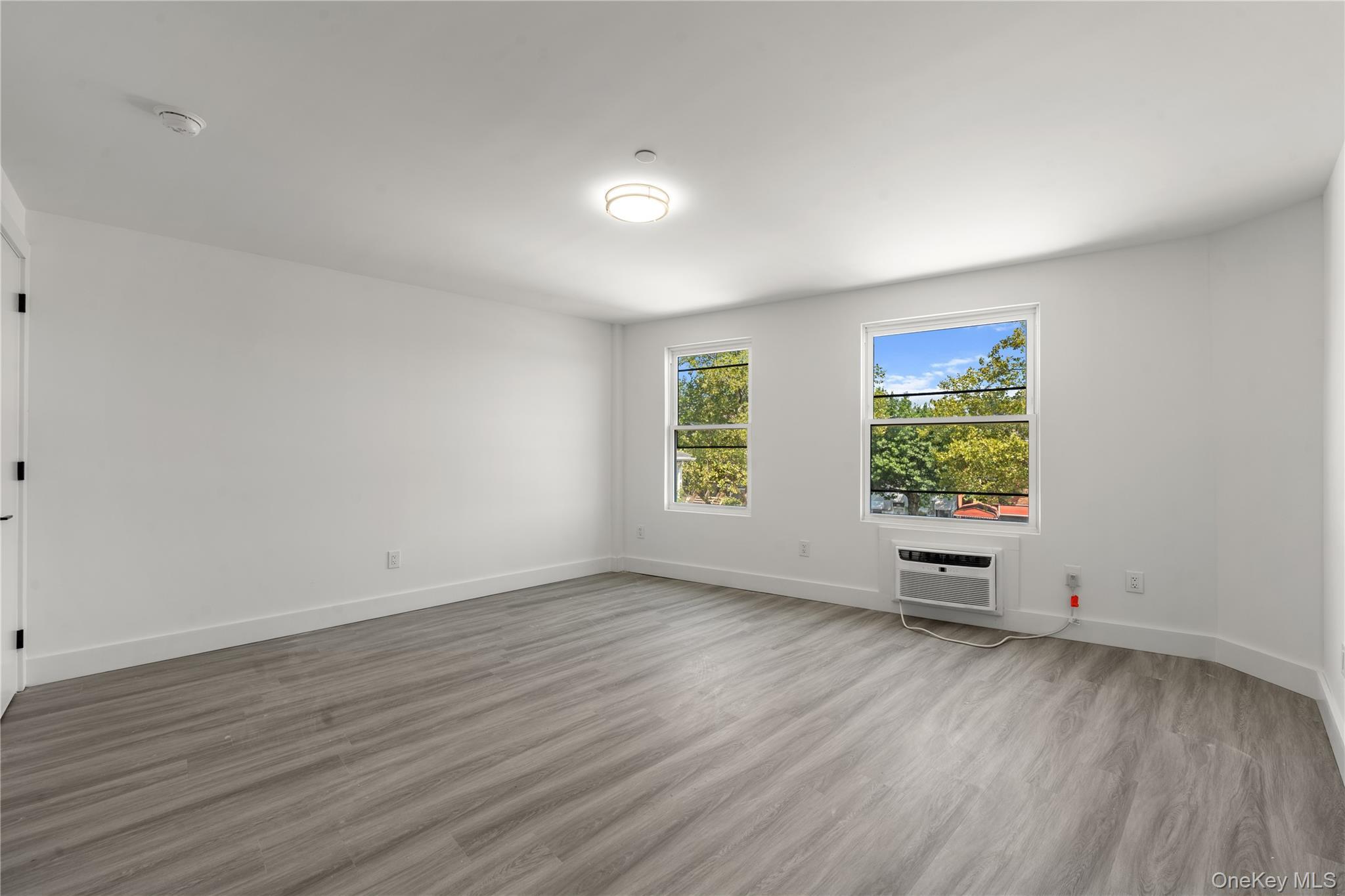 Single Family Tiemann  Bronx, NY 10469, MLS-922647-4