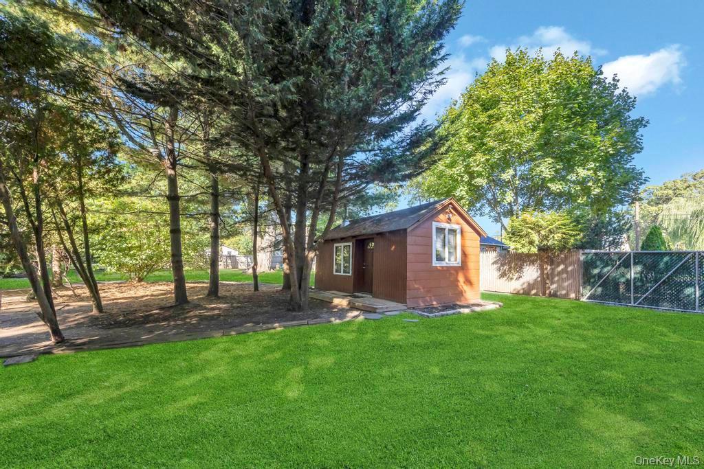 Single Family 7th  Suffolk County, NY 11717, MLS-922655-32