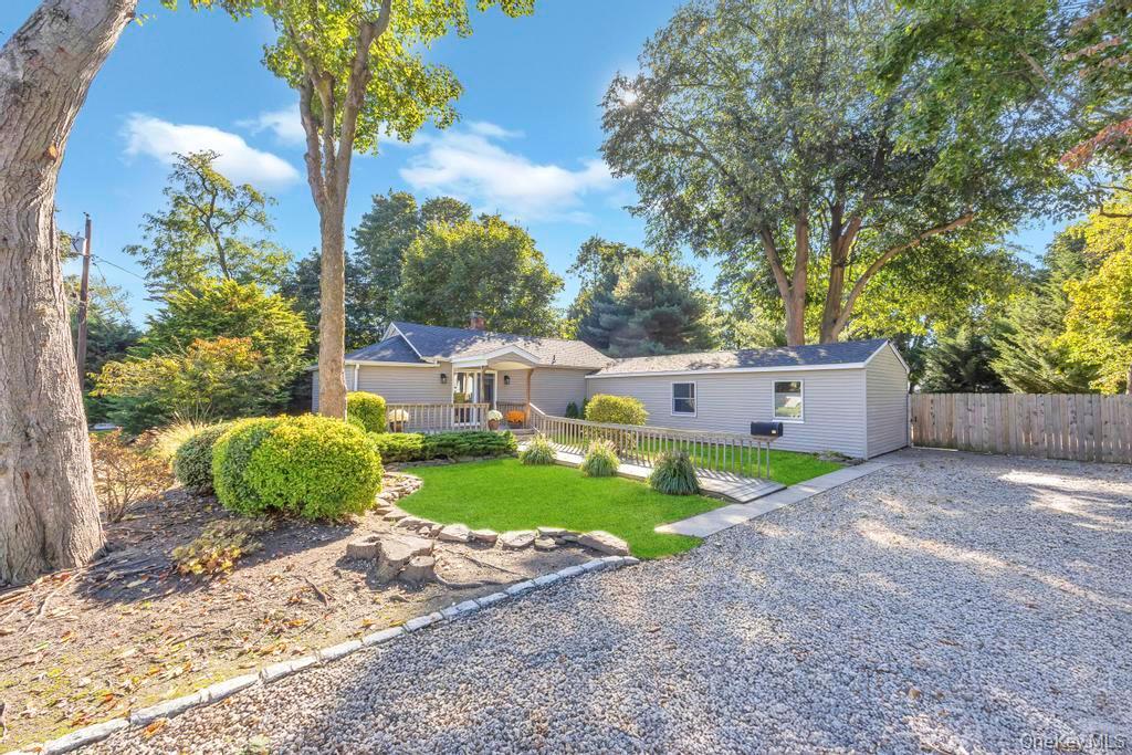 Single Family 7th  Suffolk County, NY 11717, MLS-922655-37