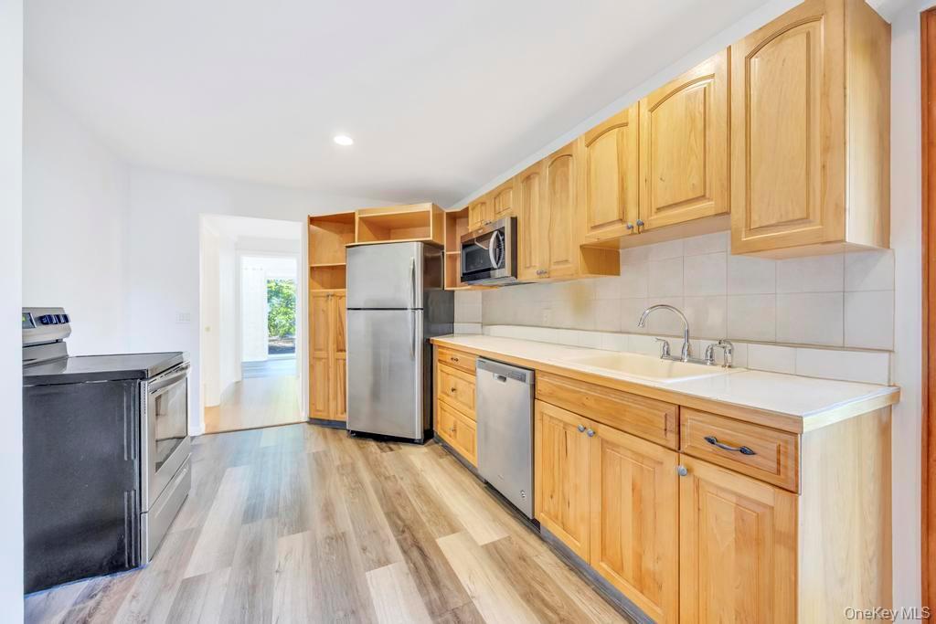 Single Family 7th  Suffolk County, NY 11717, MLS-922655-4