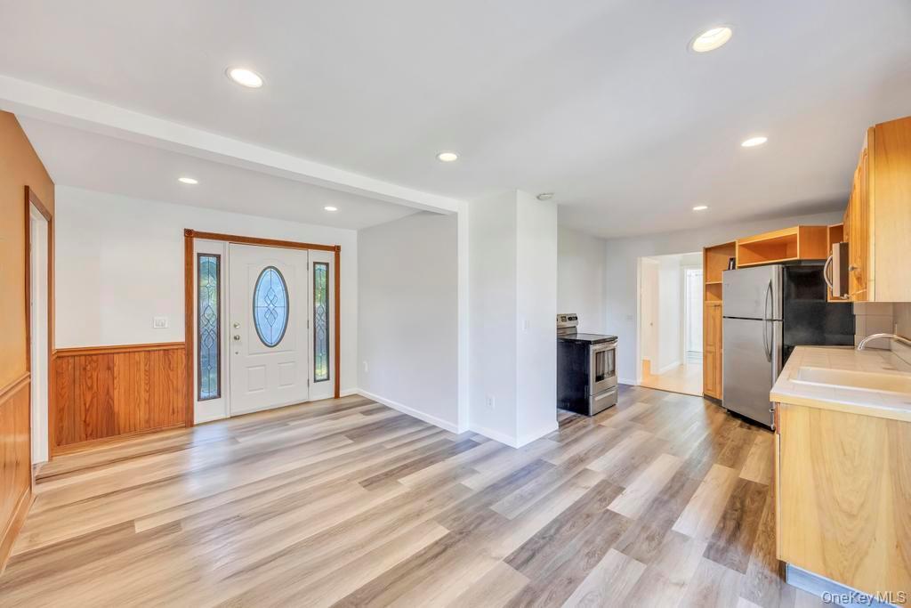 Single Family 7th  Suffolk County, NY 11717, MLS-922655-6