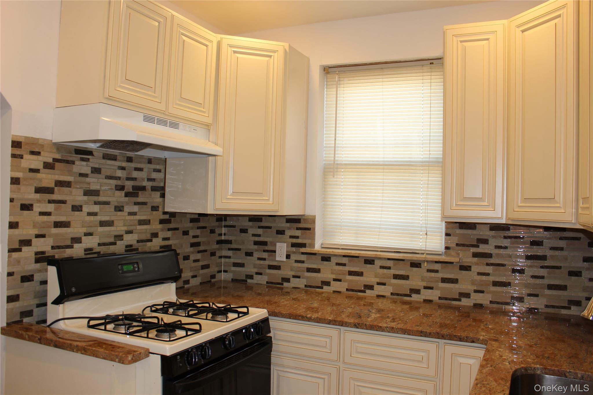 Single Family Harding  Bronx, NY 10465, MLS-922665-25