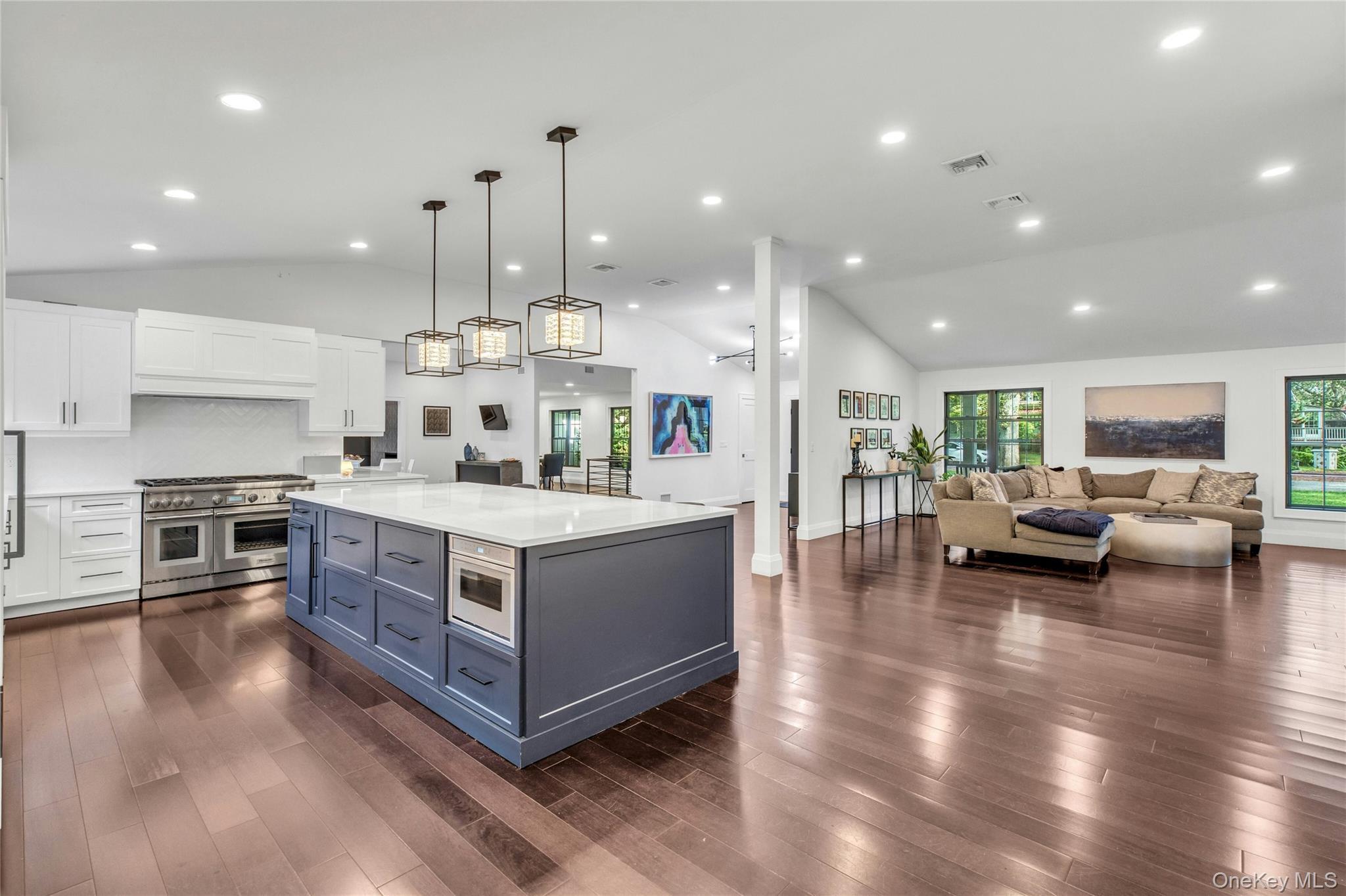 Single Family Treeview Suffolk County, NY 11747, MLS-922676-10