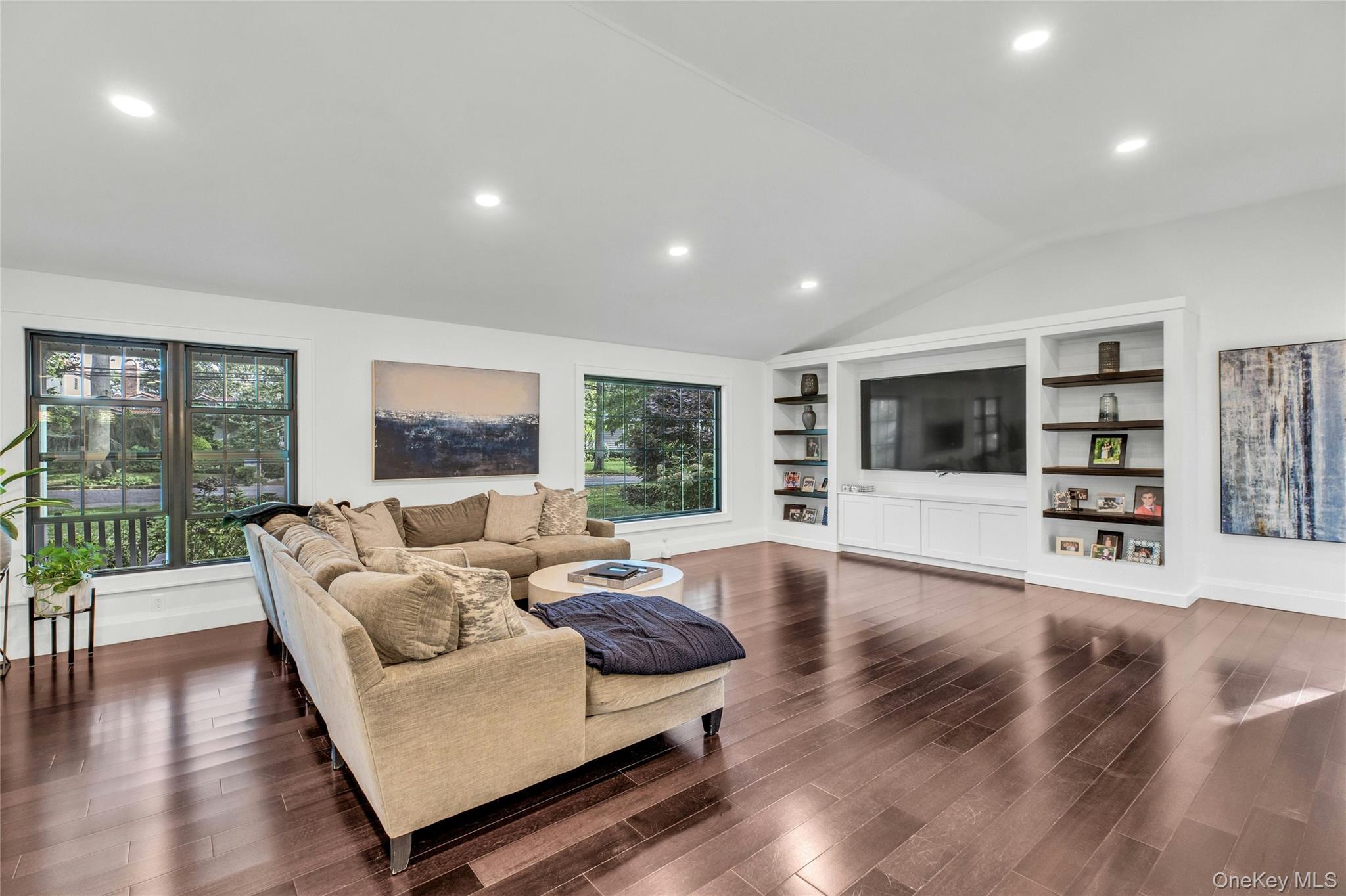 Single Family Treeview Suffolk County, NY 11747, MLS-922676-17