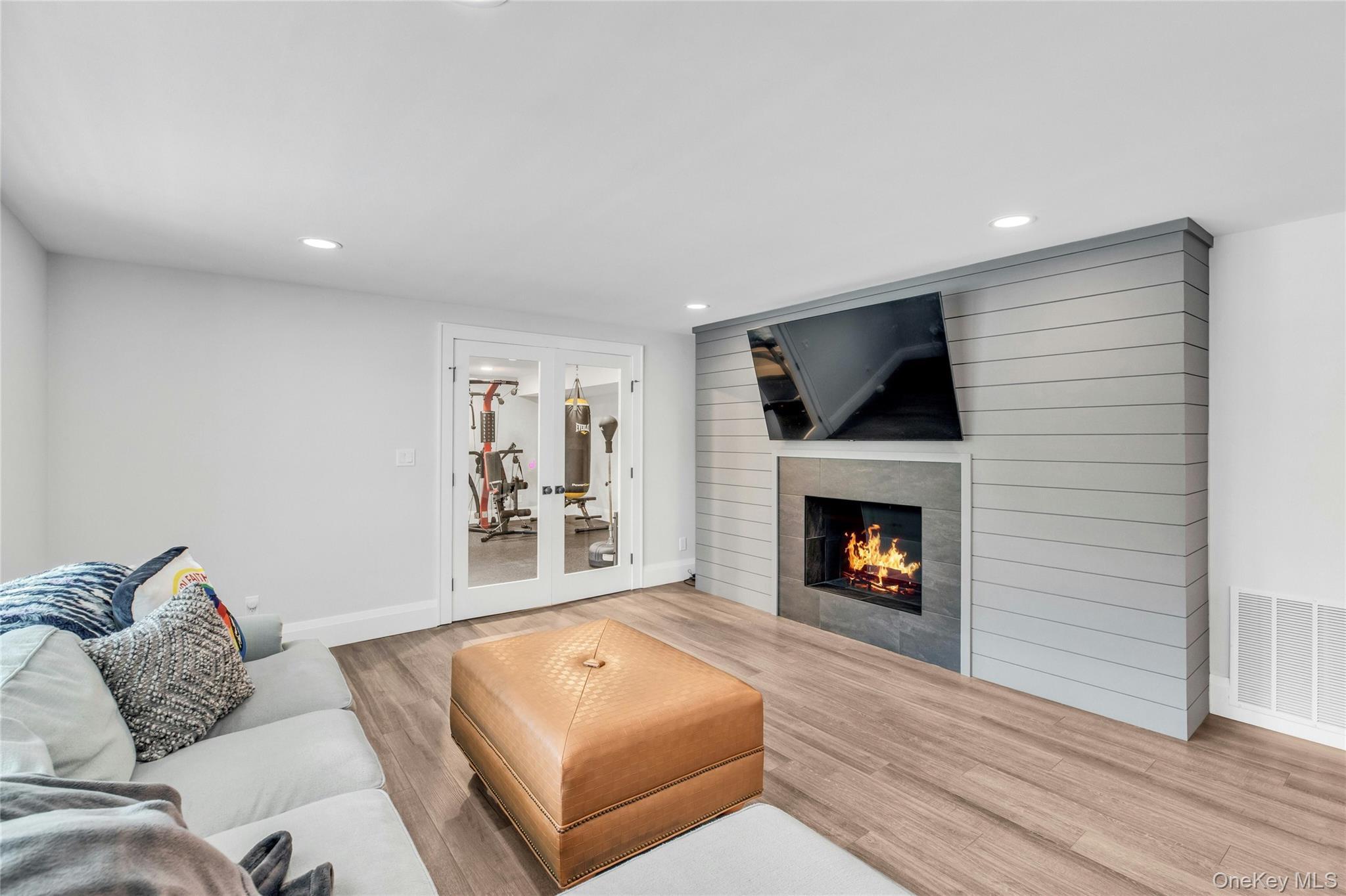 Single Family Treeview Suffolk County, NY 11747, MLS-922676-33