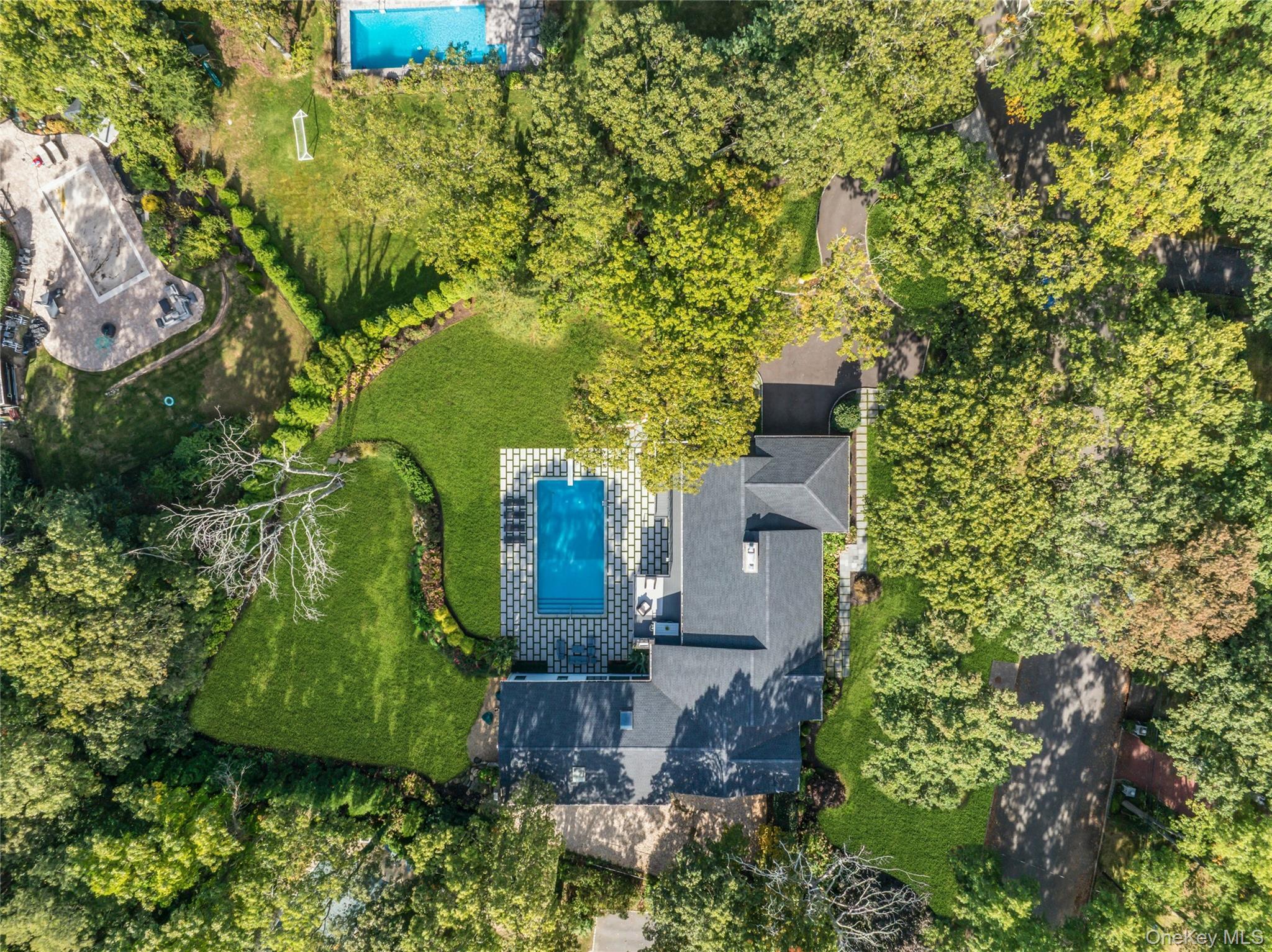 Single Family Treeview Suffolk County, NY 11747, MLS-922676-39