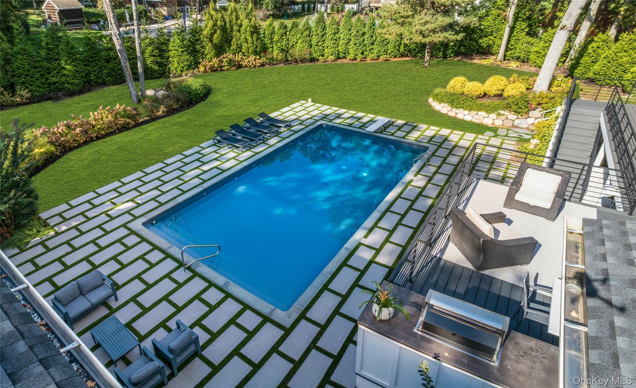 Single Family Treeview Suffolk County, NY 11747, MLS-922676-45