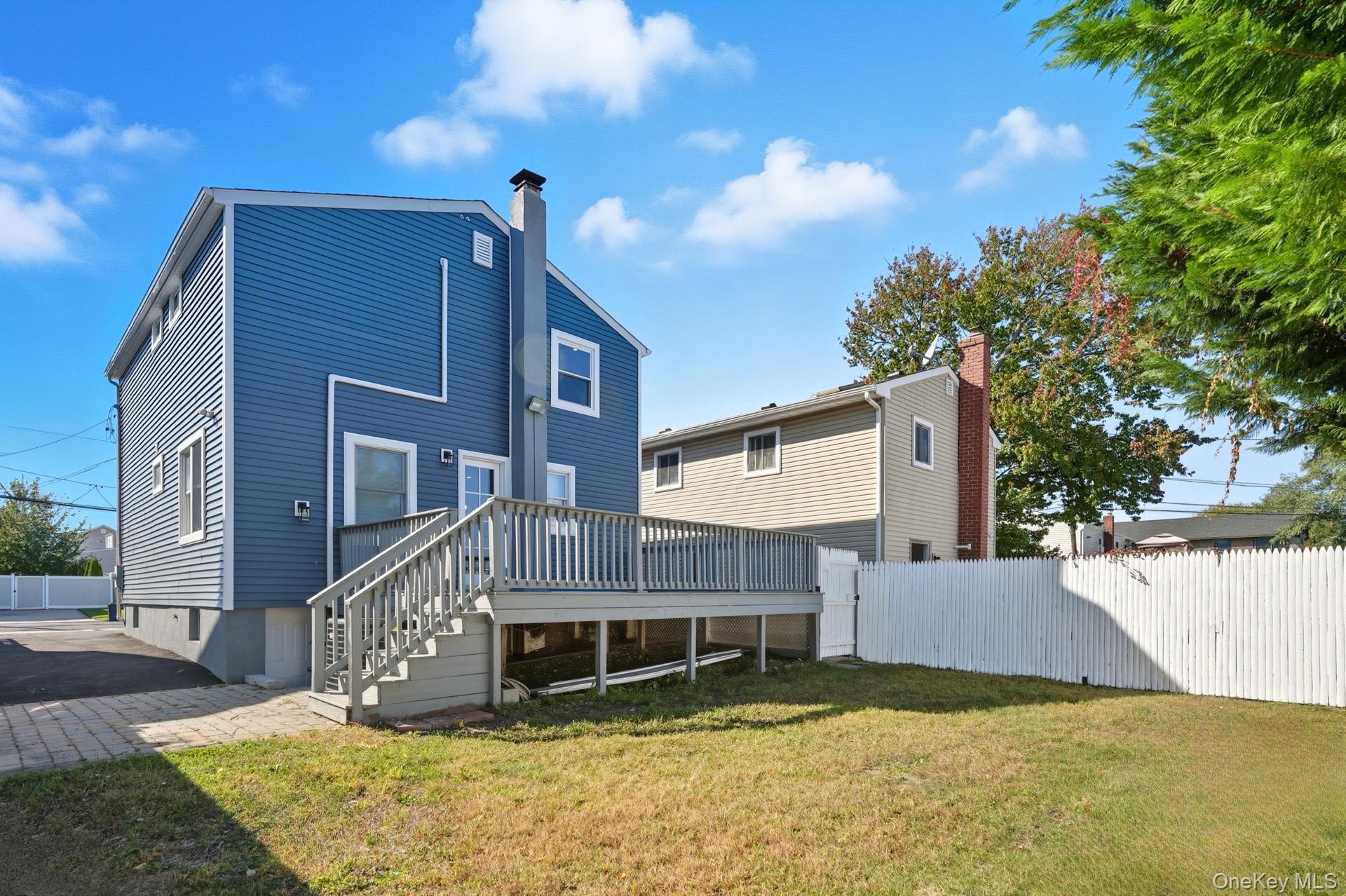 Single Family Venetian Prom  Suffolk County, NY 11757, MLS-922701-10