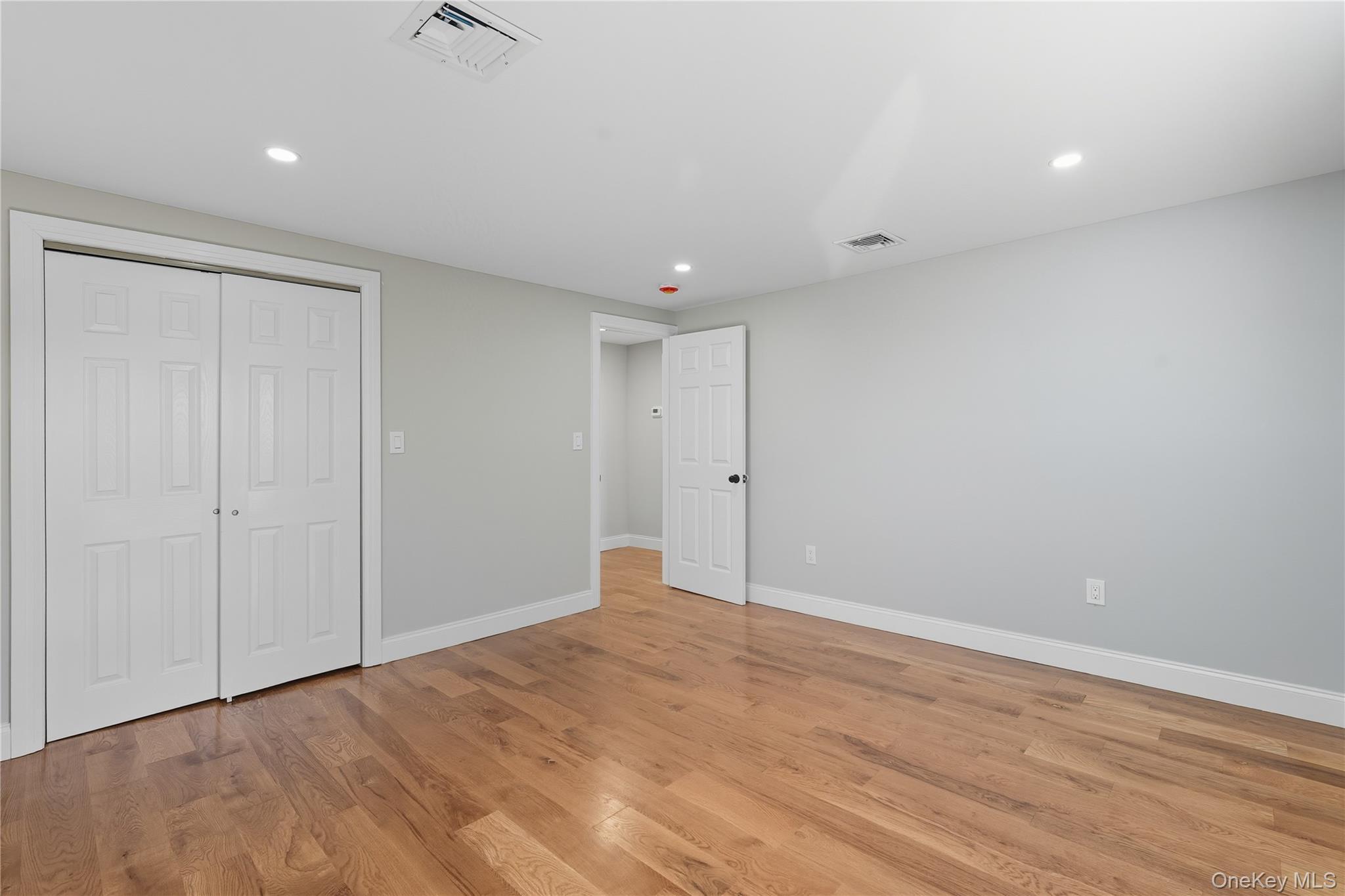 Single Family Venetian Prom  Suffolk County, NY 11757, MLS-922701-26