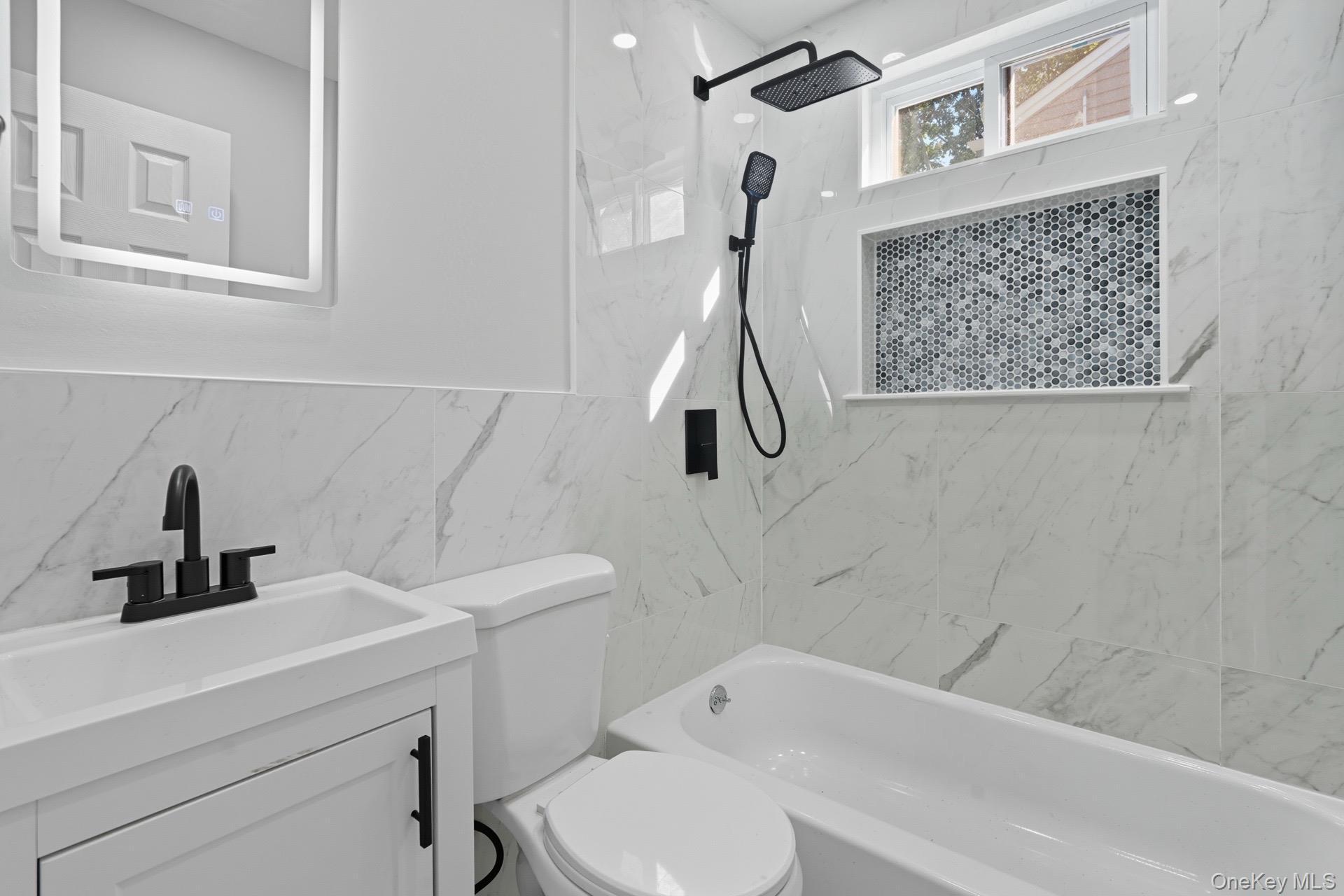 Single Family Venetian Prom  Suffolk County, NY 11757, MLS-922701-30