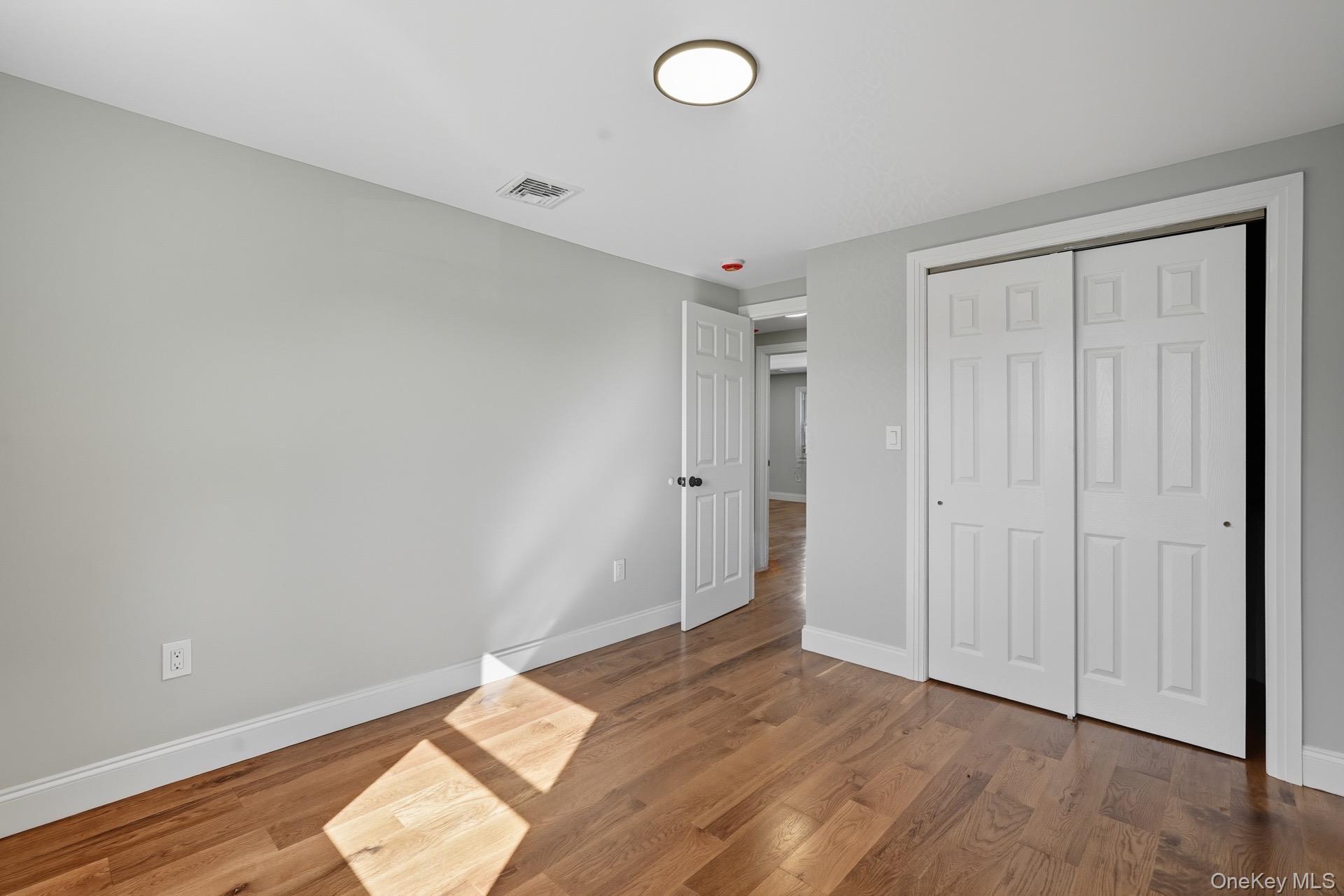 Single Family Venetian Prom  Suffolk County, NY 11757, MLS-922701-32