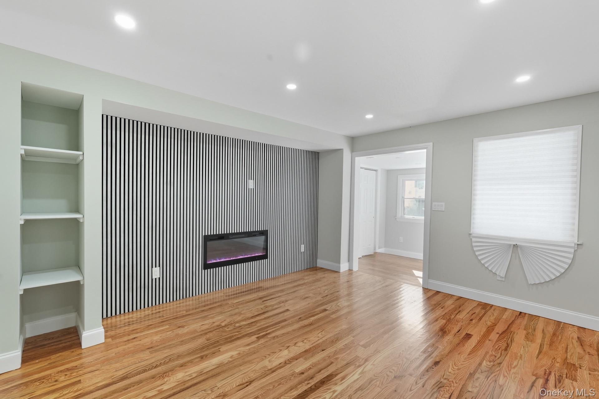 Single Family Venetian Prom  Suffolk County, NY 11757, MLS-922701-33