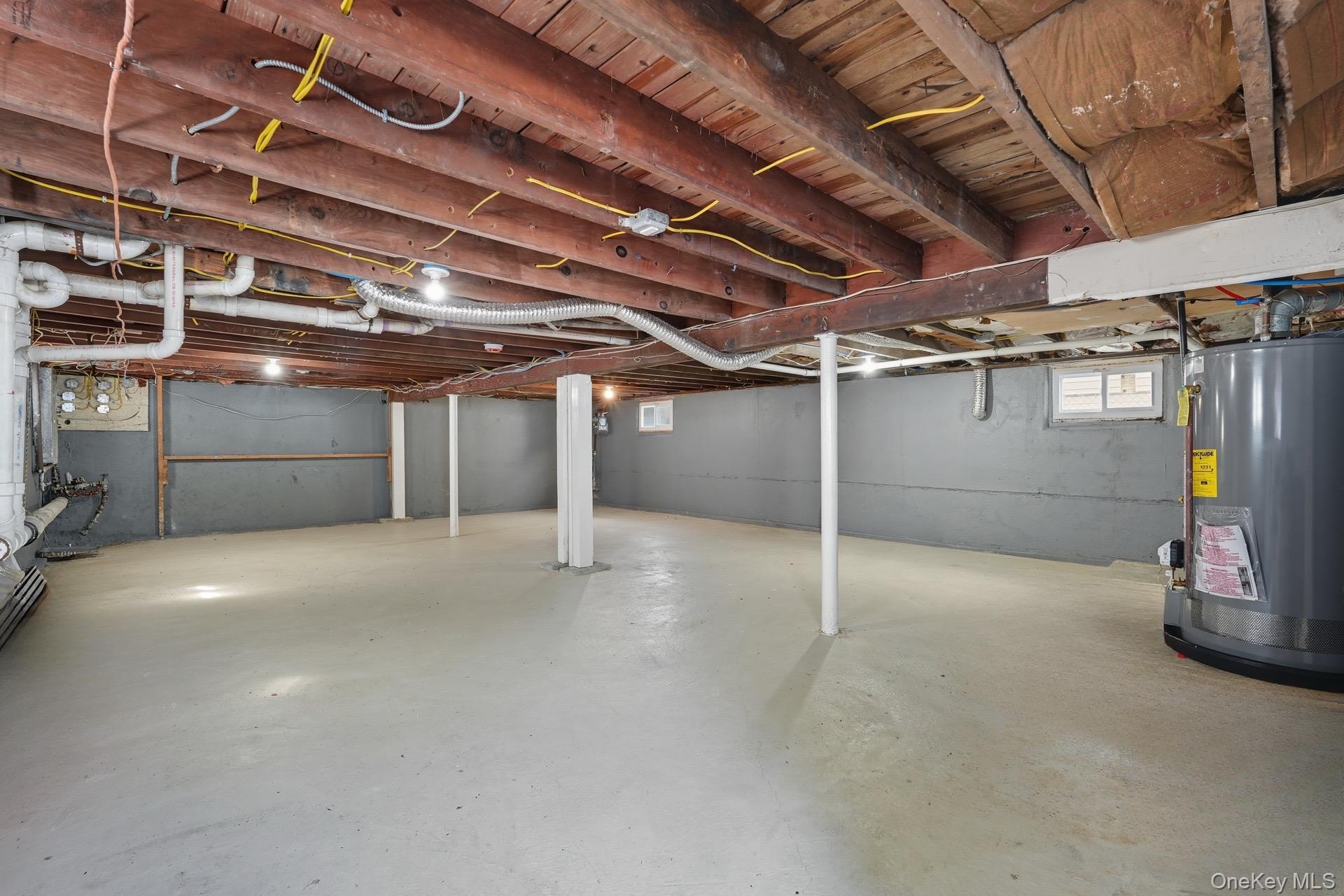 Single Family Venetian Prom  Suffolk County, NY 11757, MLS-922701-34