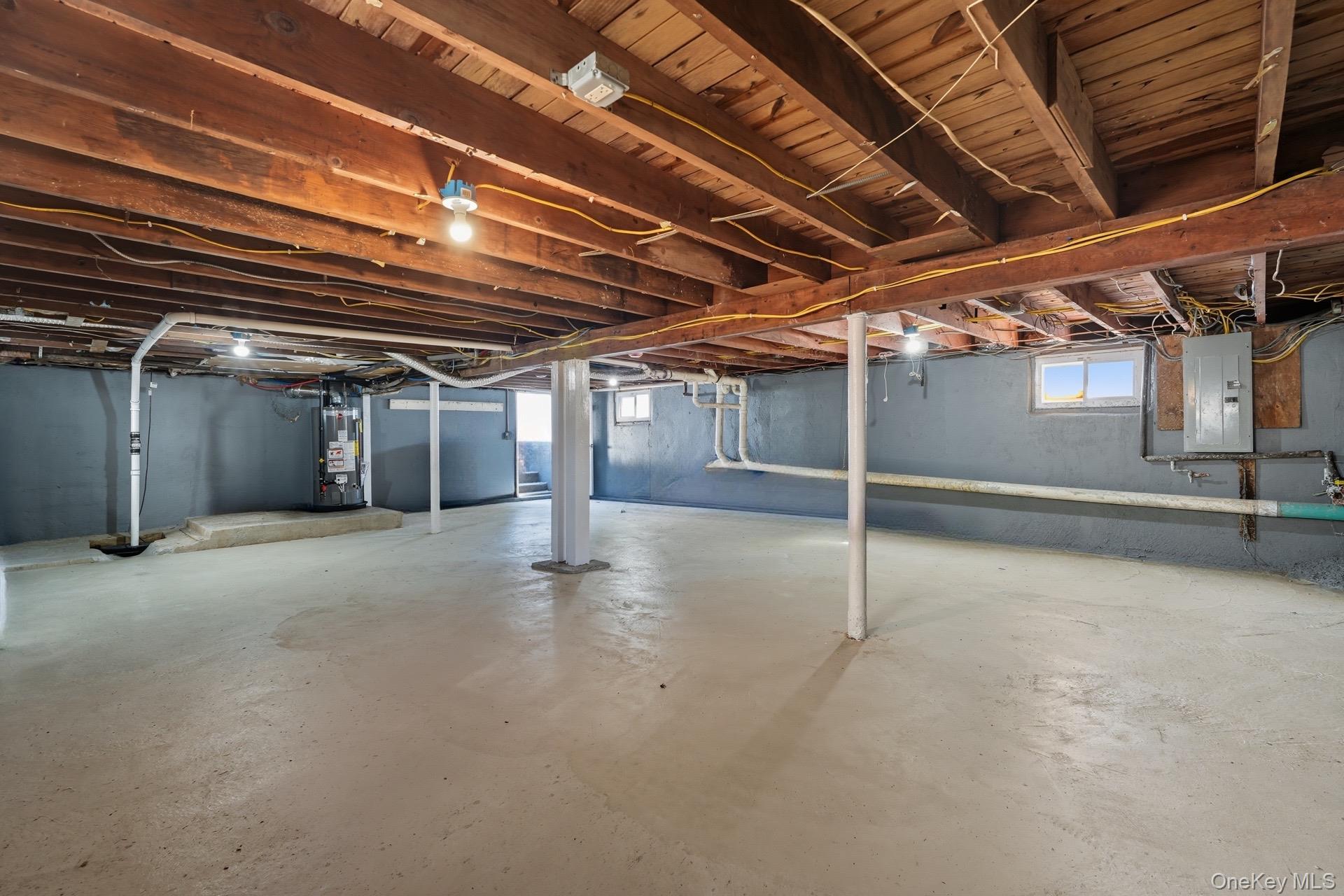 Single Family Venetian Prom  Suffolk County, NY 11757, MLS-922701-35