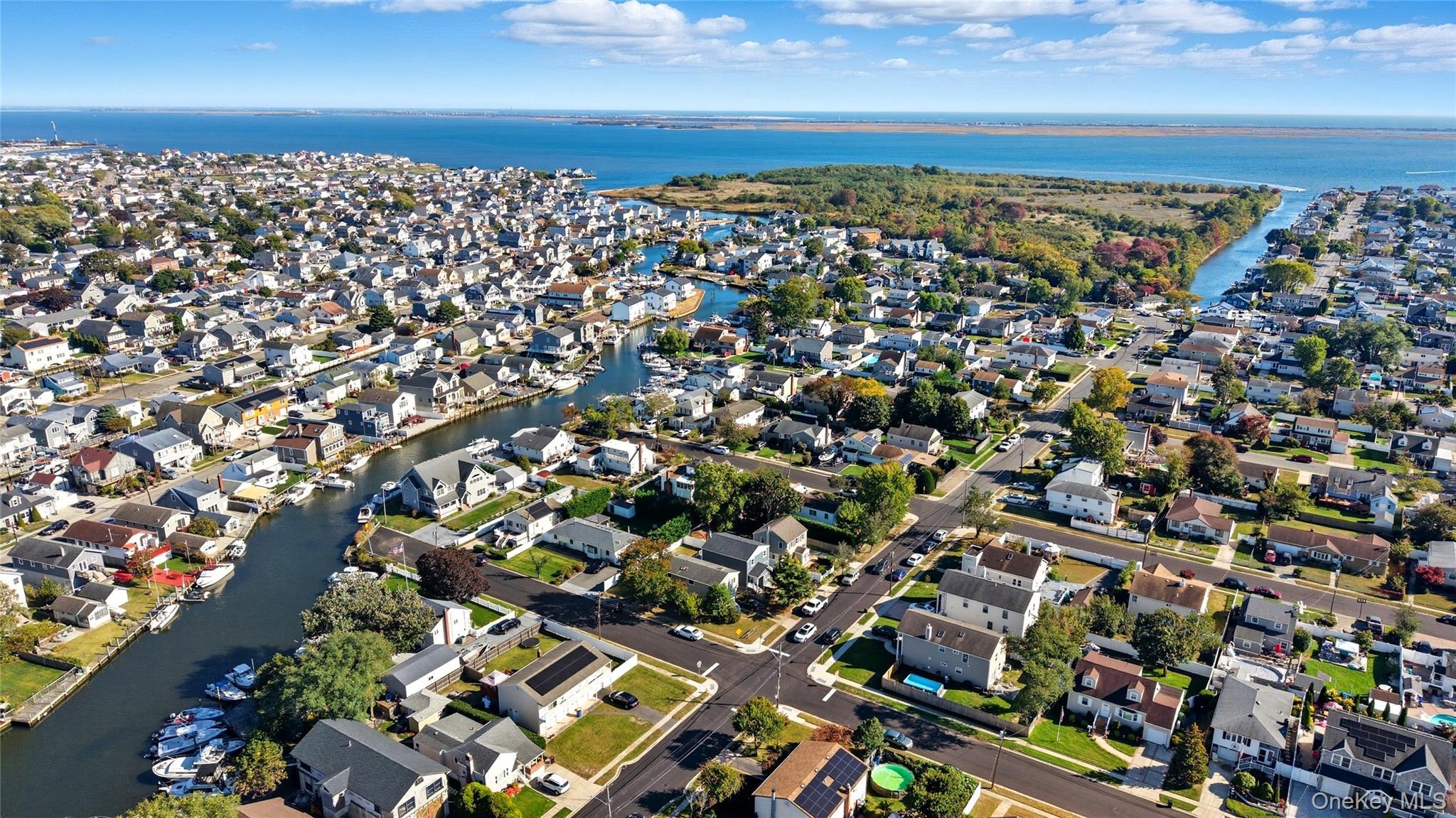 Single Family Venetian Prom  Suffolk County, NY 11757, MLS-922701-6