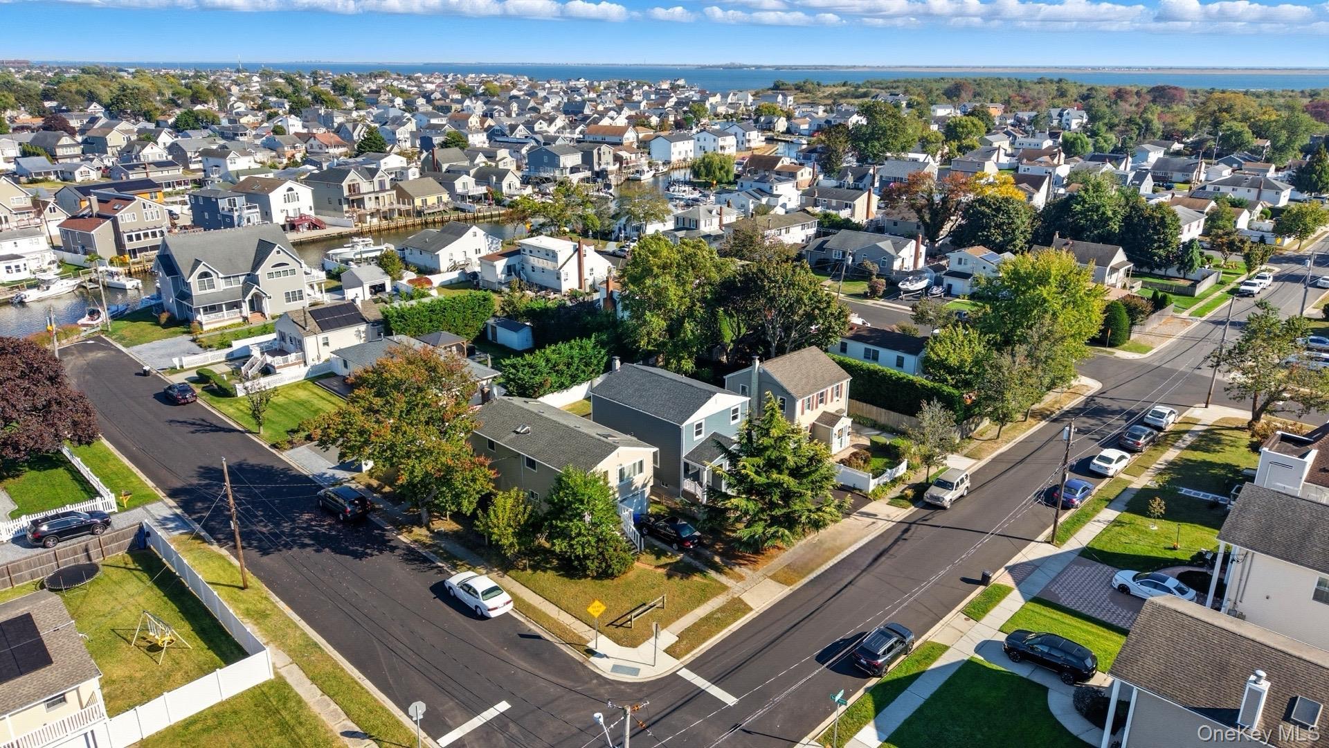 Single Family Venetian Prom  Suffolk County, NY 11757, MLS-922701-9