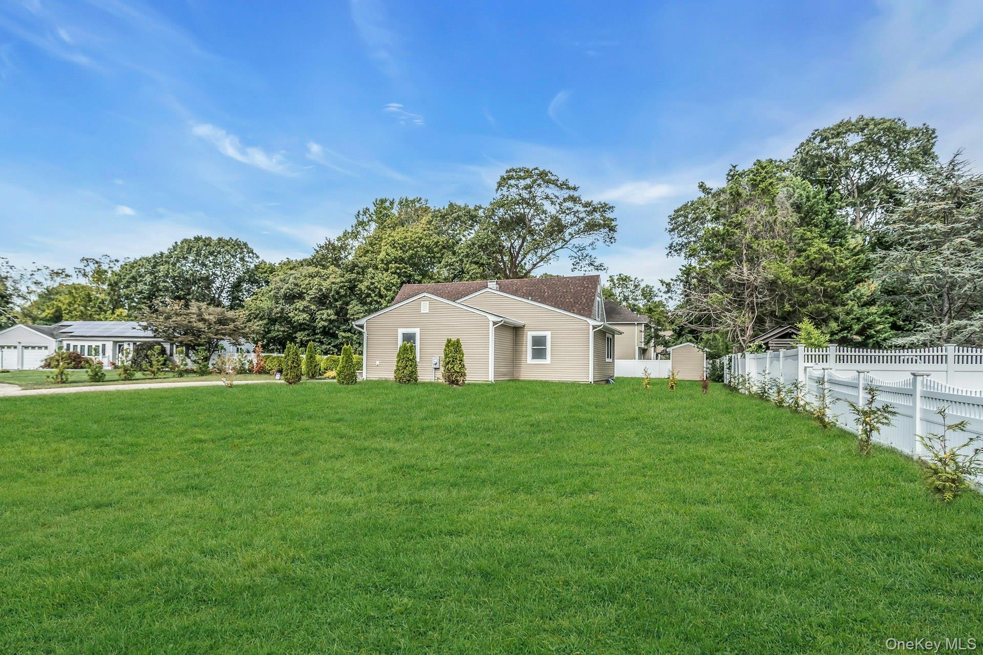 Single Family Pearl  Suffolk County, NY 11716, MLS-922774-25