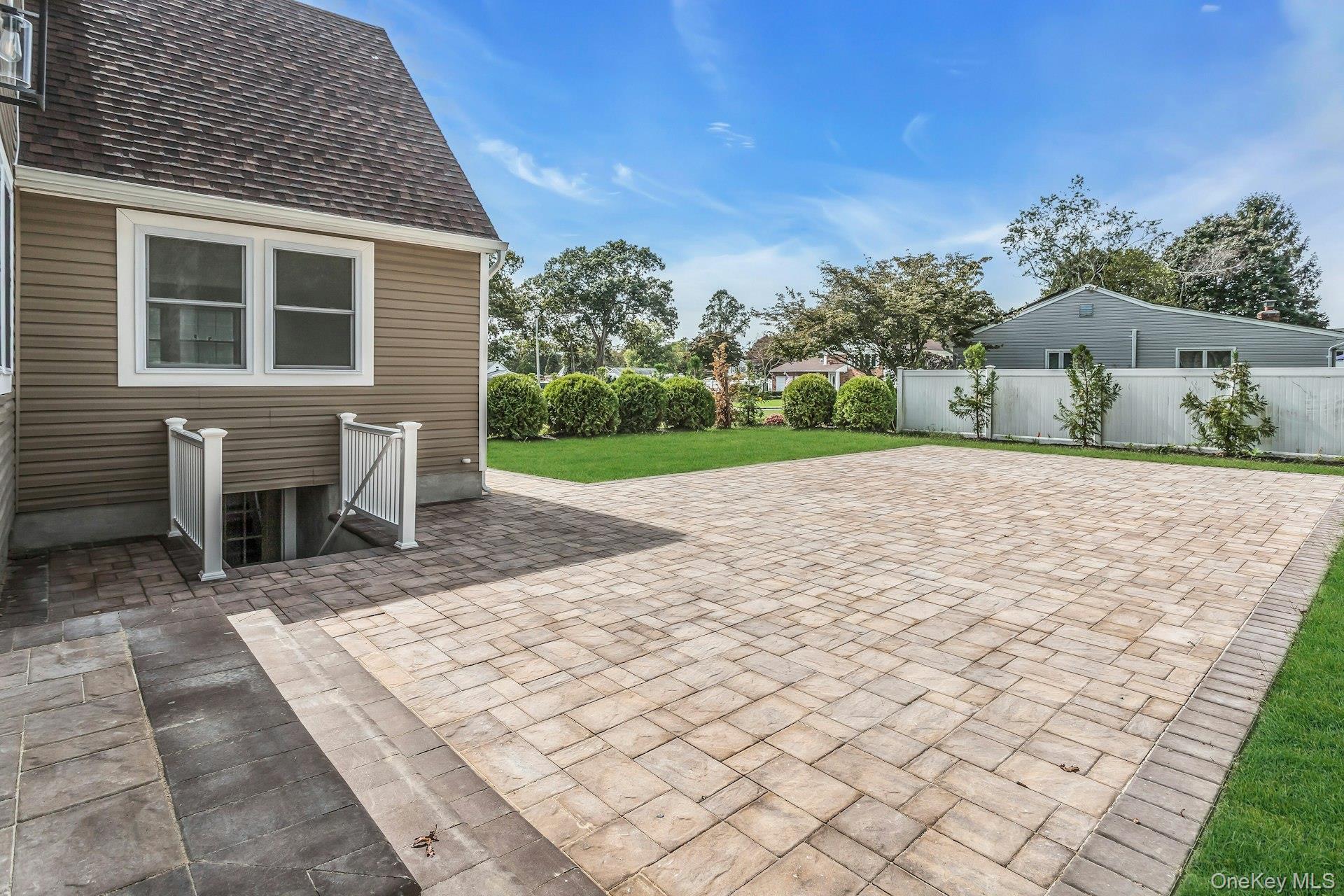 Single Family Pearl  Suffolk County, NY 11716, MLS-922774-27