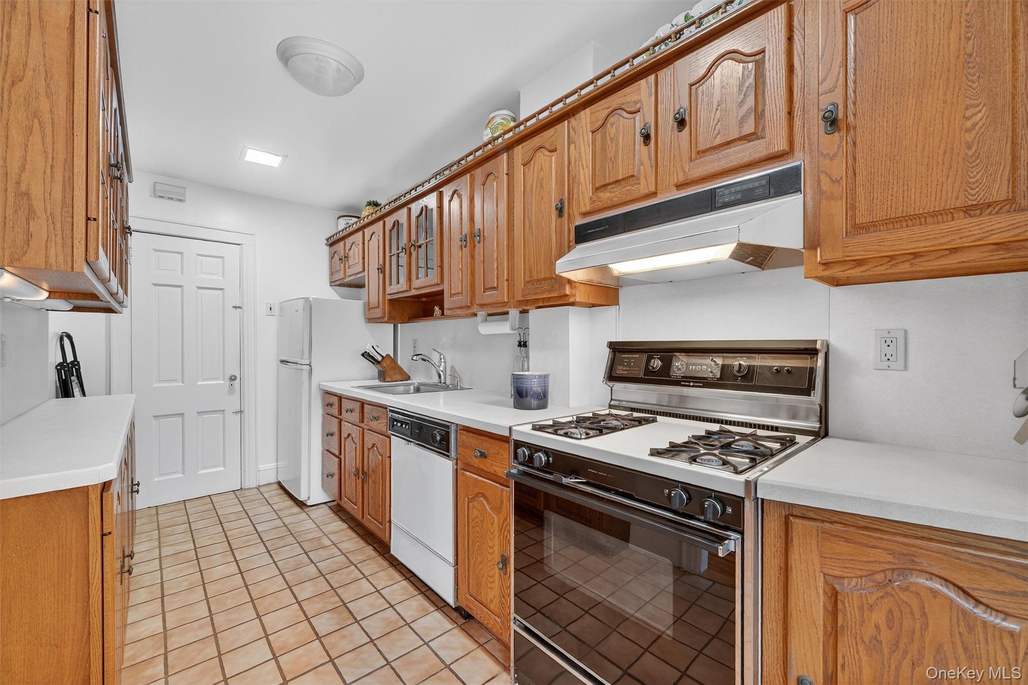 Single Family Halstead  Westchester County, NY 10704, MLS-922791-17