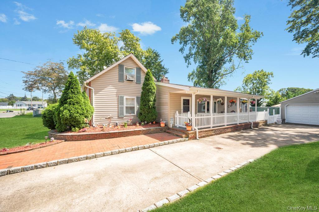 Single Family Union Suffolk County, NY 11716, MLS-922804-2