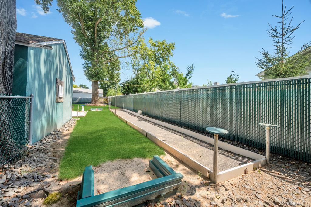 Single Family Union Suffolk County, NY 11716, MLS-922804-34