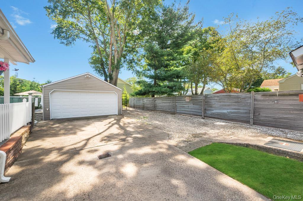 Single Family Union Suffolk County, NY 11716, MLS-922804-36