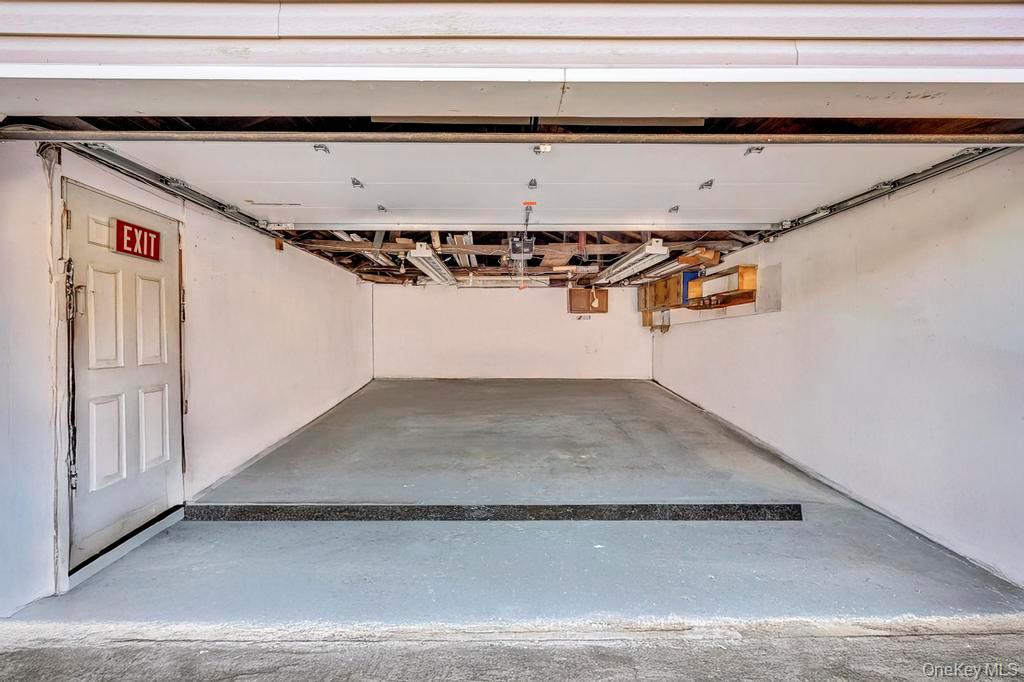 Single Family Union Suffolk County, NY 11716, MLS-922804-37