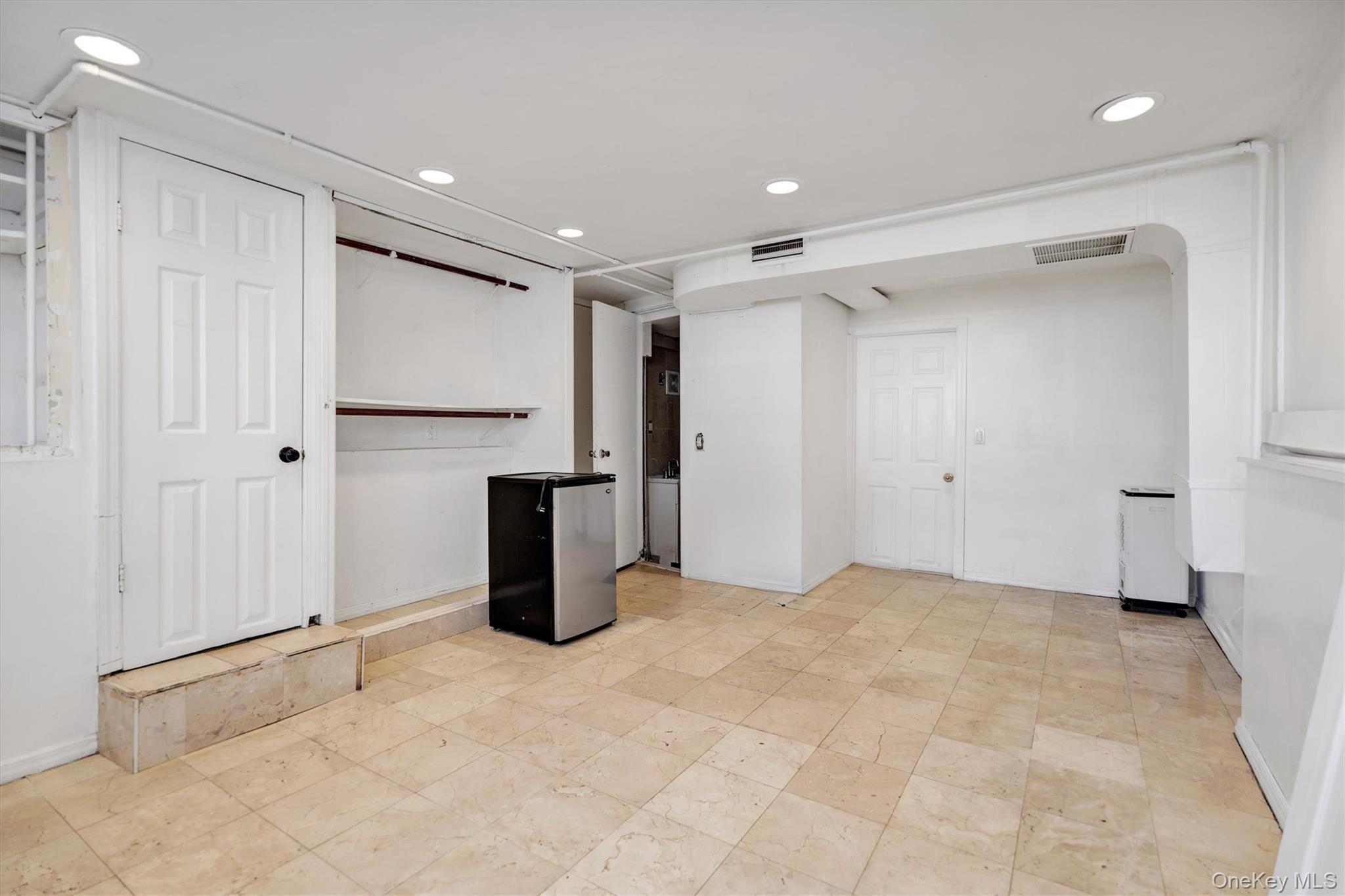 Single Family Ocean  Nassau County, NY 11520, MLS-922819-36