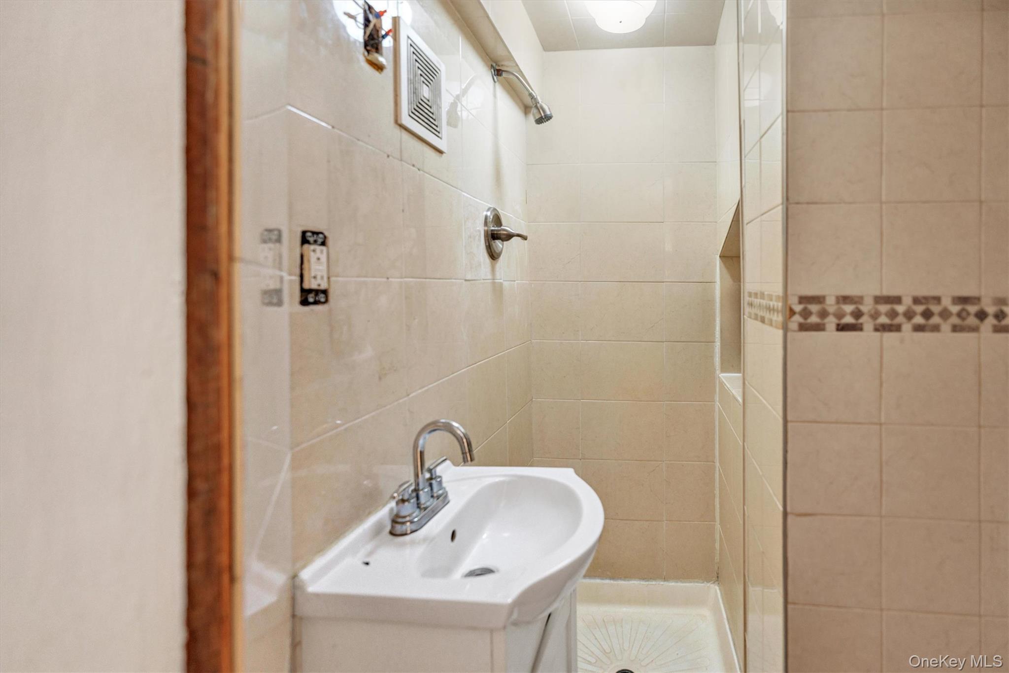 Single Family Ocean  Nassau County, NY 11520, MLS-922819-37