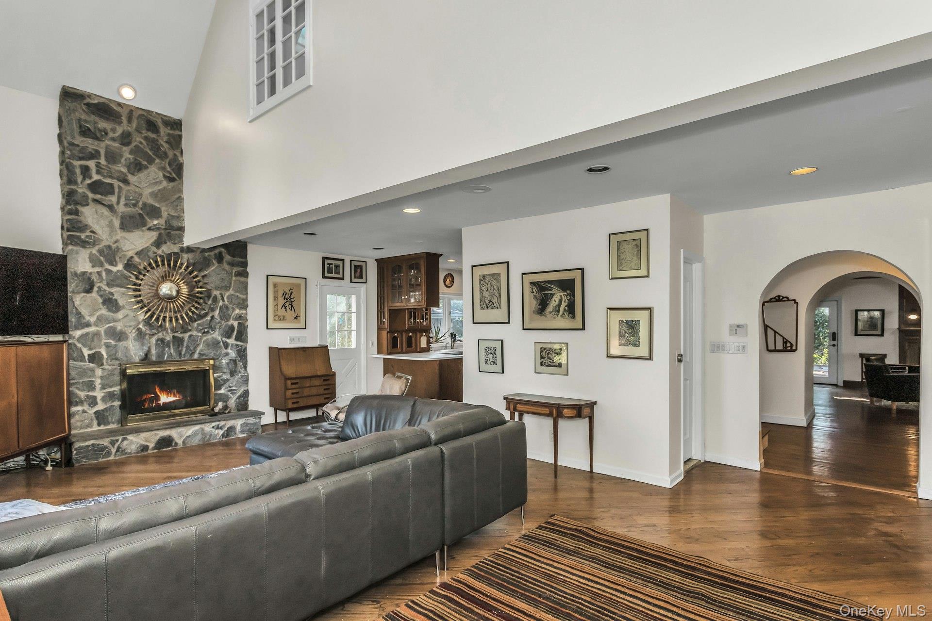 Single Family Soundview Nassau County, NY 11030, MLS-922824-10