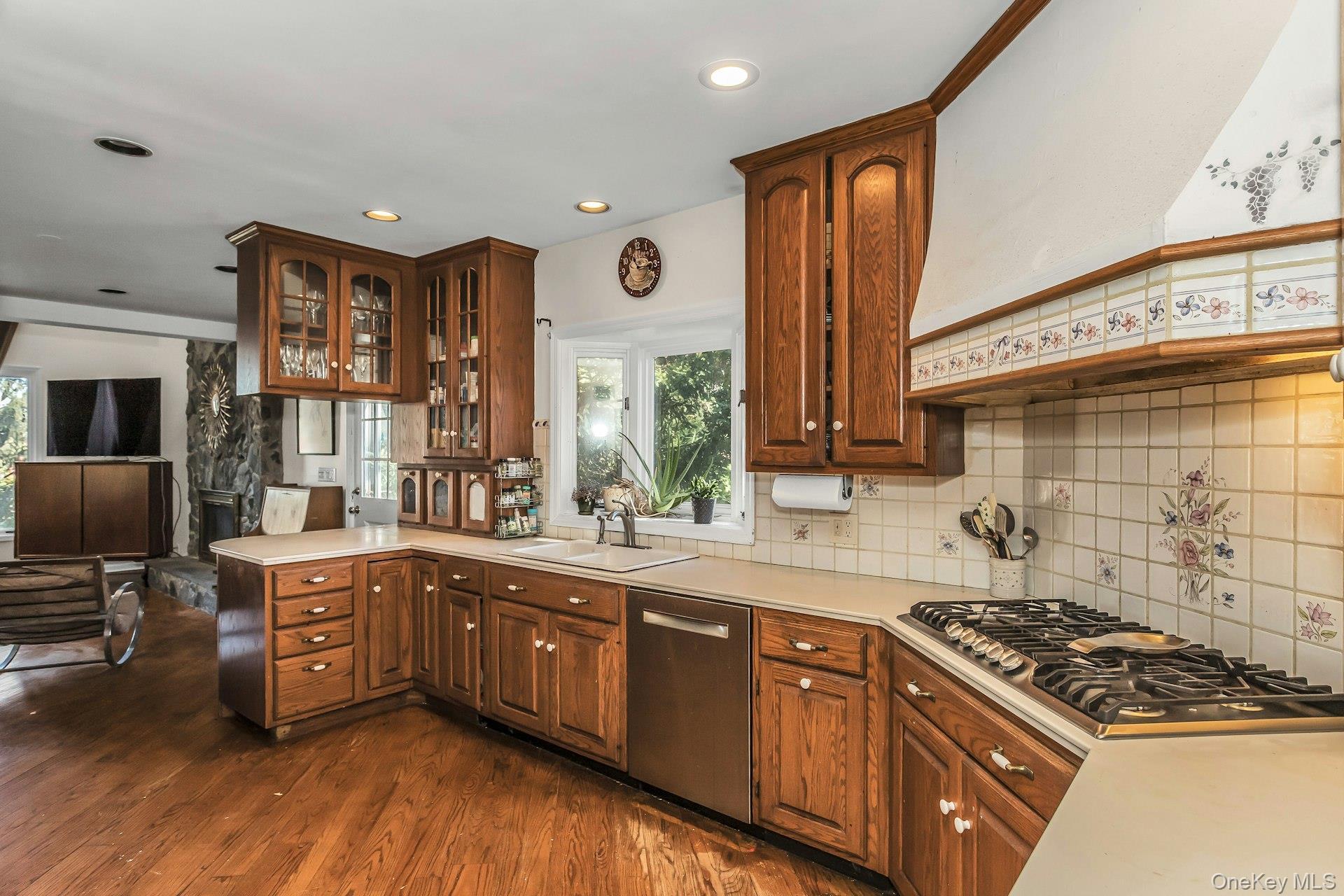 Single Family Soundview Nassau County, NY 11030, MLS-922824-16