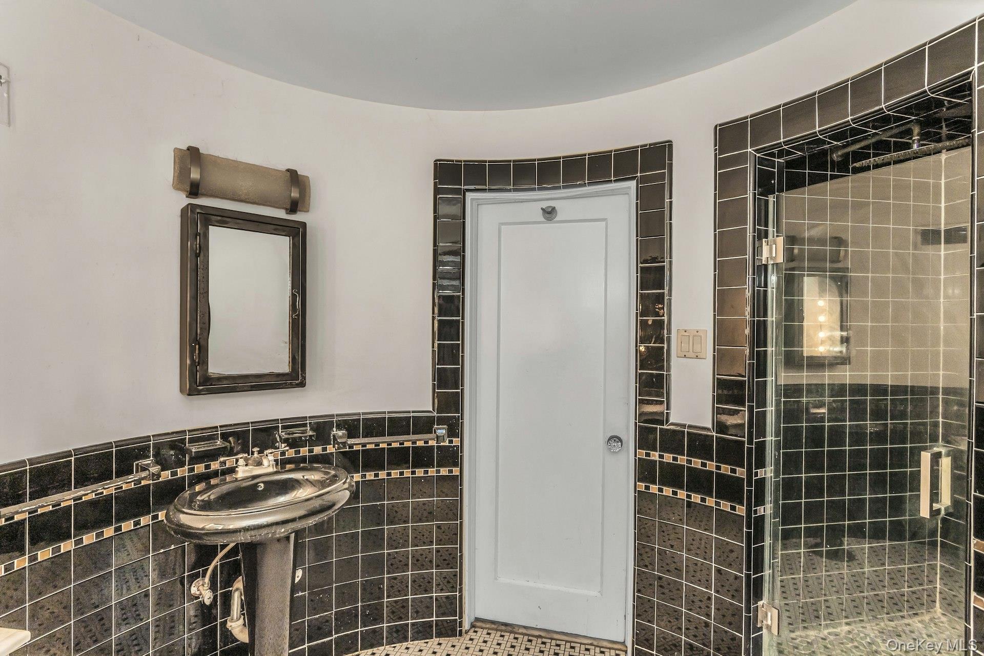 Single Family Soundview Nassau County, NY 11030, MLS-922824-28