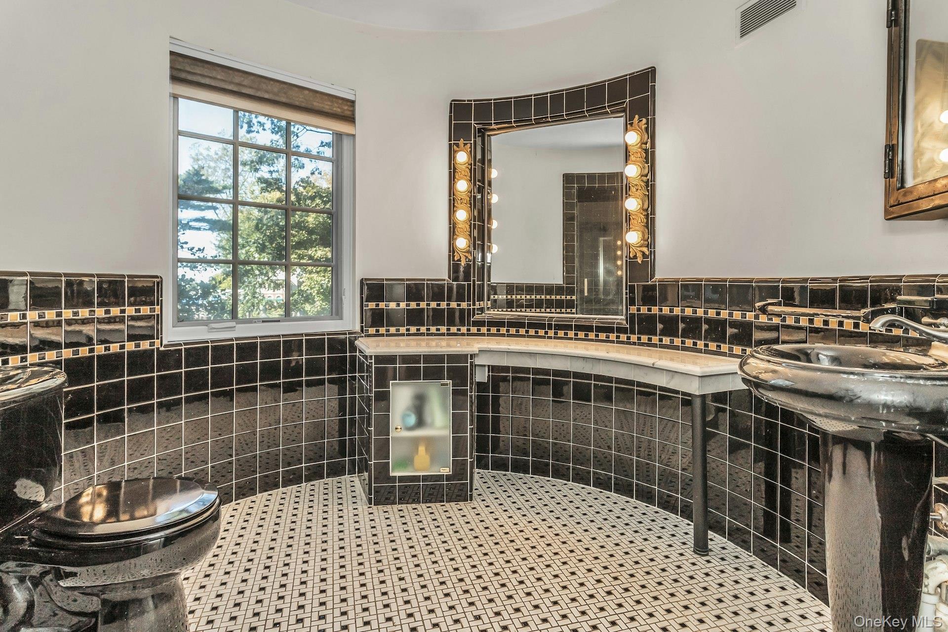 Single Family Soundview Nassau County, NY 11030, MLS-922824-29