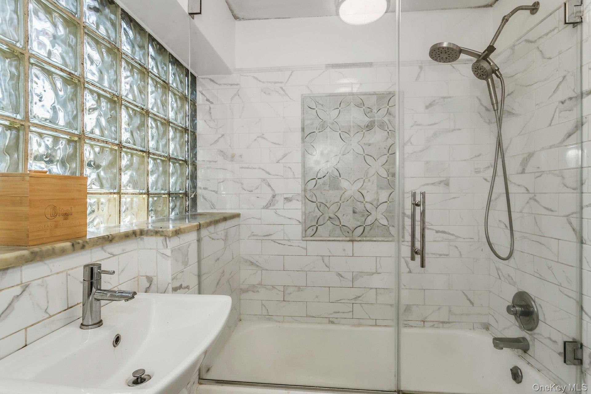 Single Family Soundview Nassau County, NY 11030, MLS-922824-33