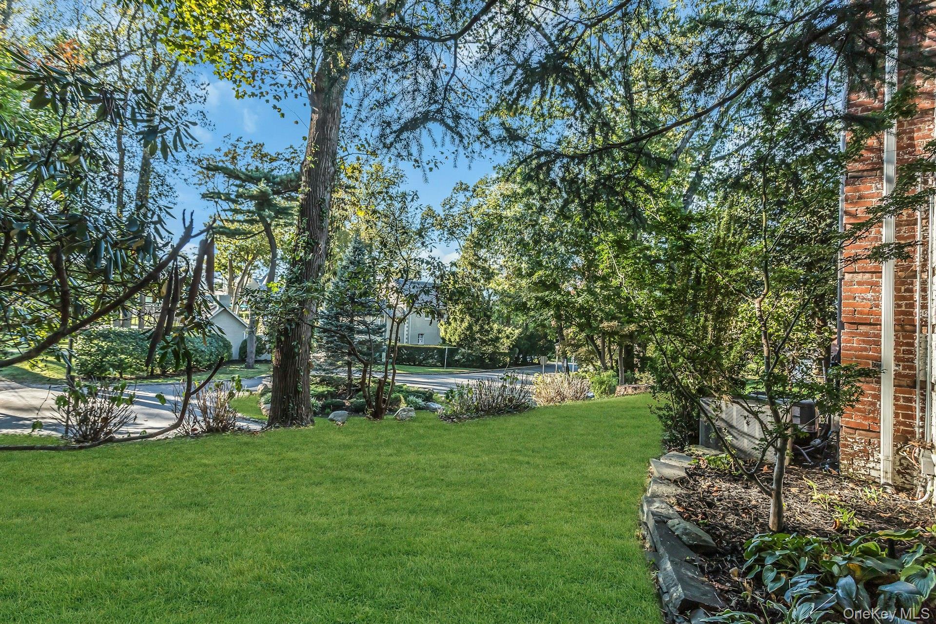 Single Family Soundview Nassau County, NY 11030, MLS-922824-39