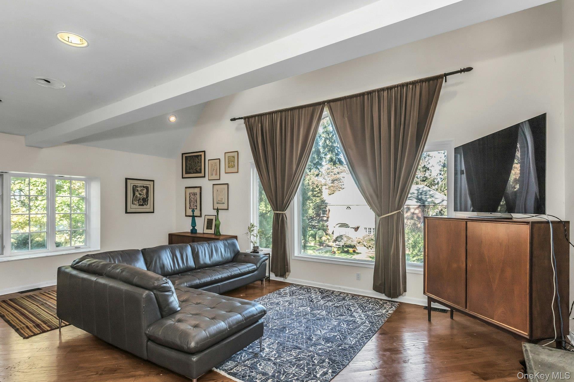 Single Family Soundview Nassau County, NY 11030, MLS-922824-9