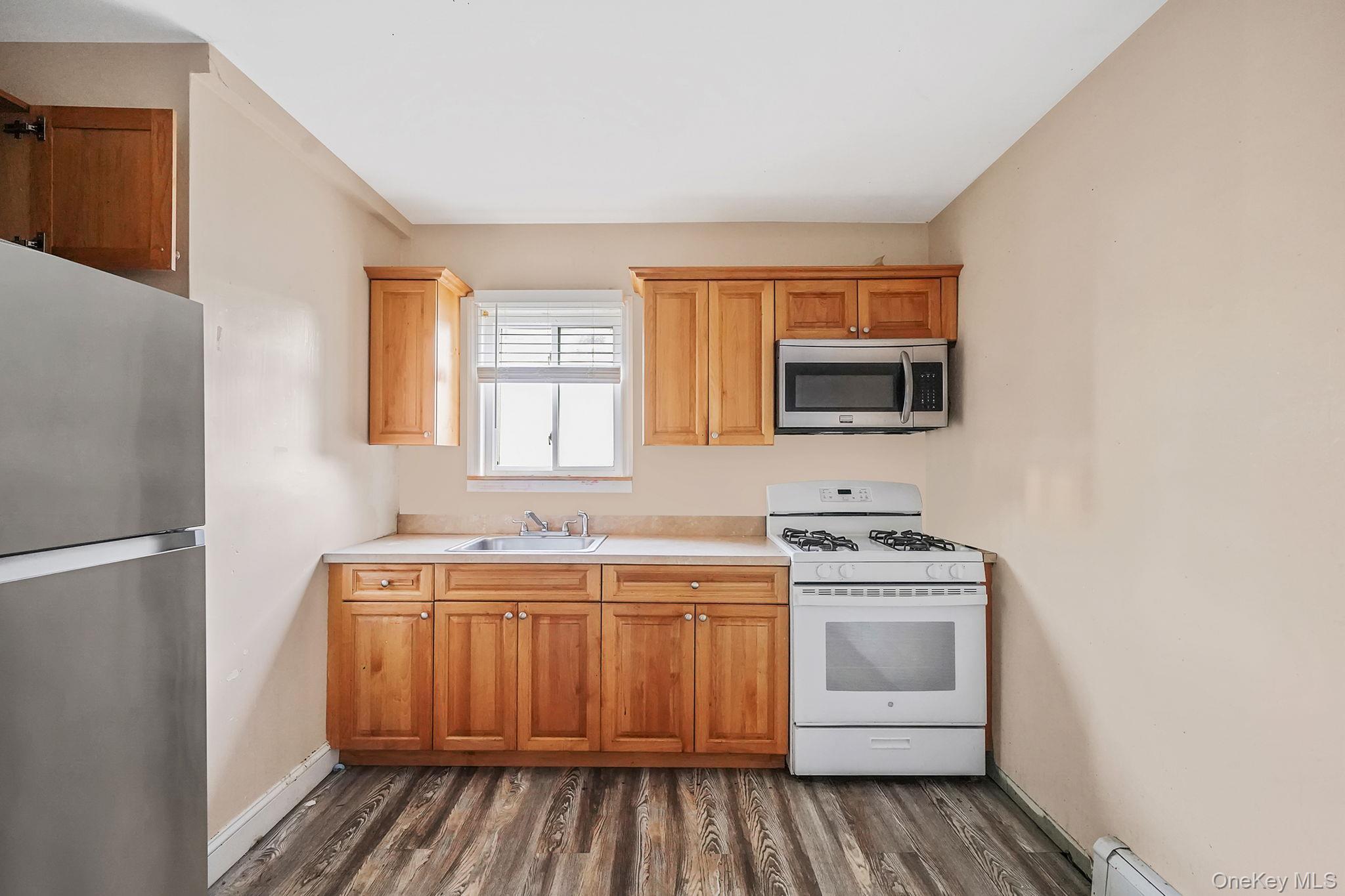 Single Family 2nd Suffolk County, NY 11706, MLS-922833-10