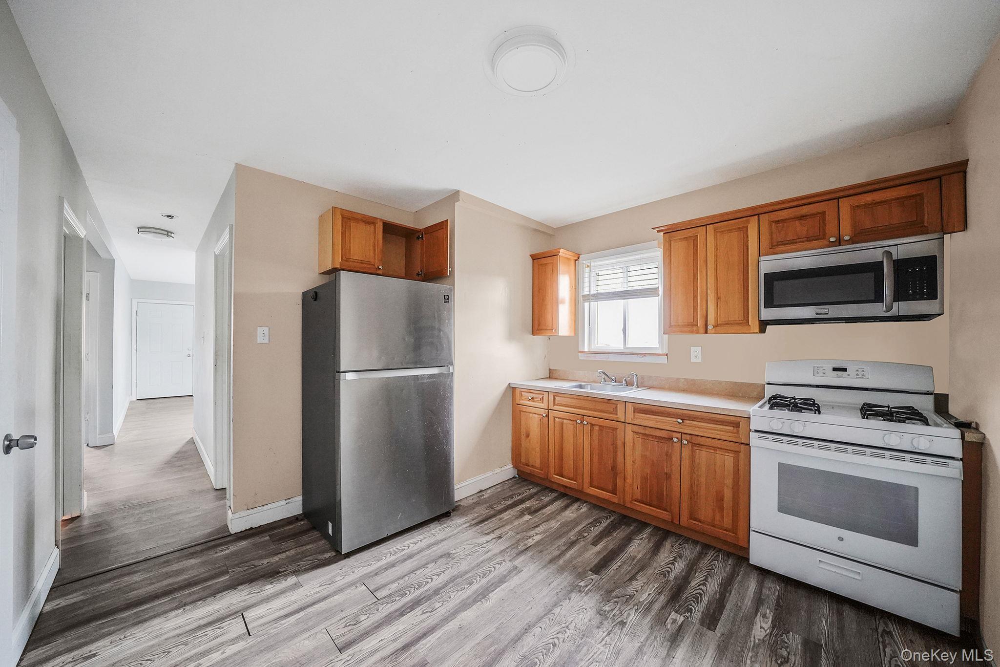 Single Family 2nd Suffolk County, NY 11706, MLS-922833-8