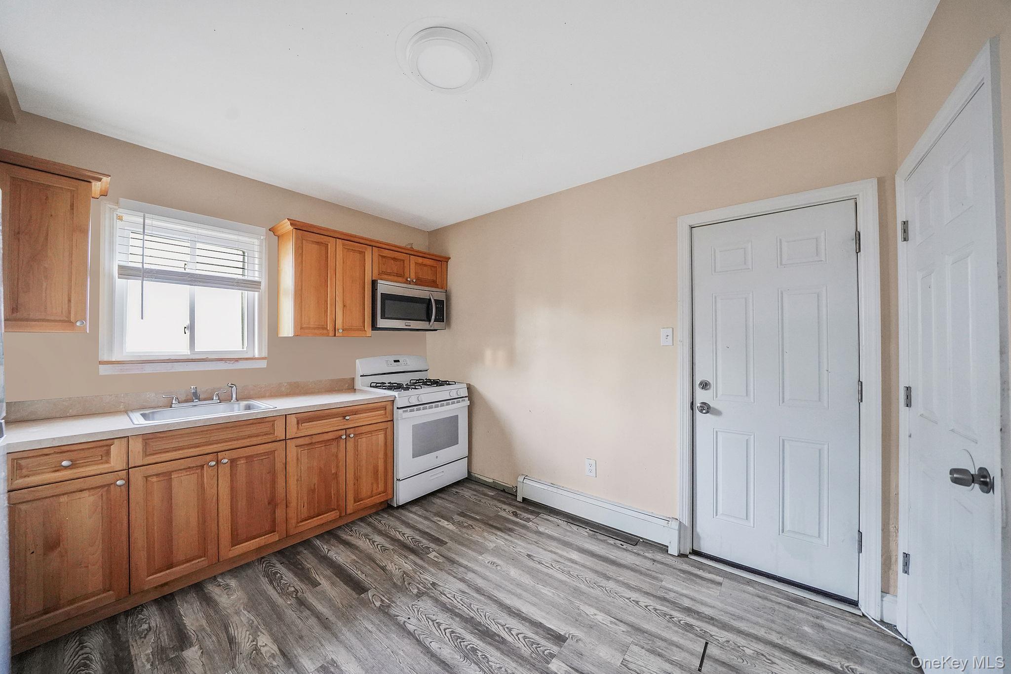 Single Family 2nd Suffolk County, NY 11706, MLS-922833-9