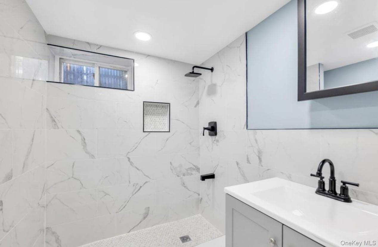 Single Family Wood  Suffolk County, NY 11950, MLS-922857-20