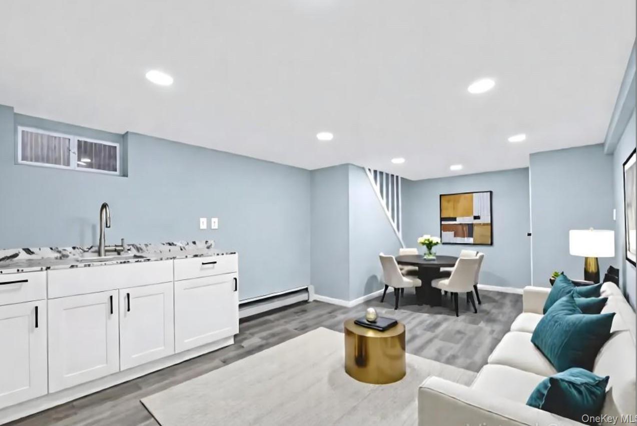 Single Family Wood  Suffolk County, NY 11950, MLS-922857-22