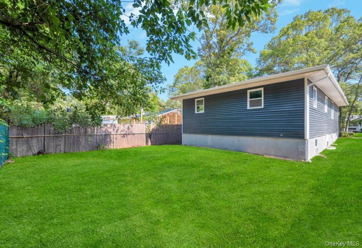 Single Family Wood  Suffolk County, NY 11950, MLS-922857-23