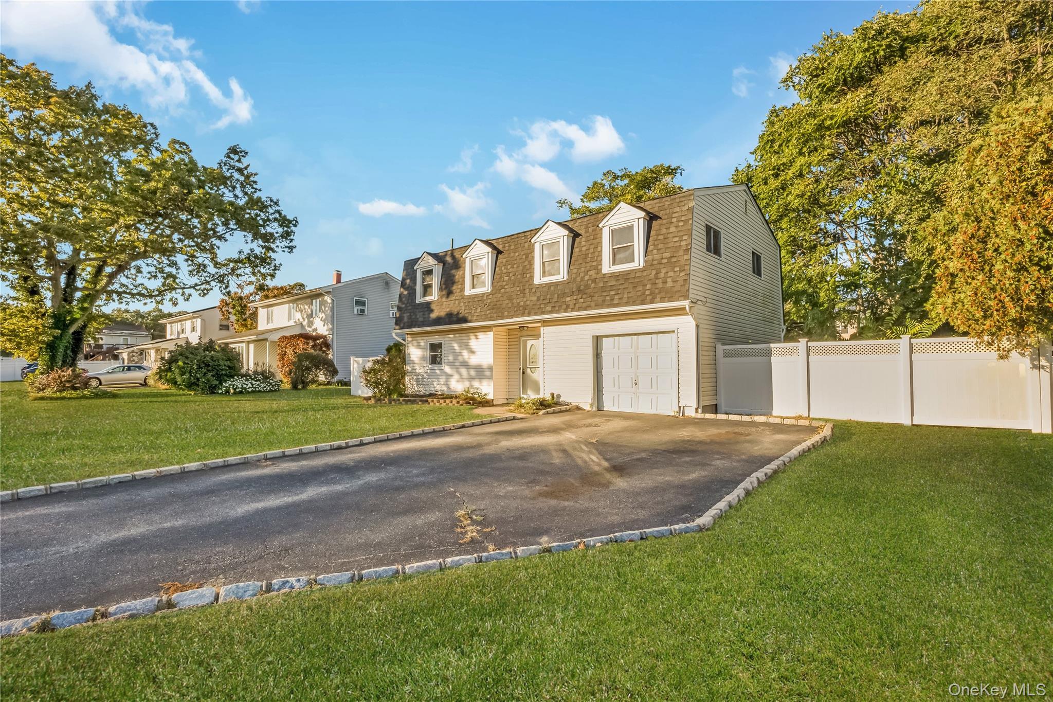 Single Family Cirrus  Suffolk County, NY 11741, MLS-922893-5