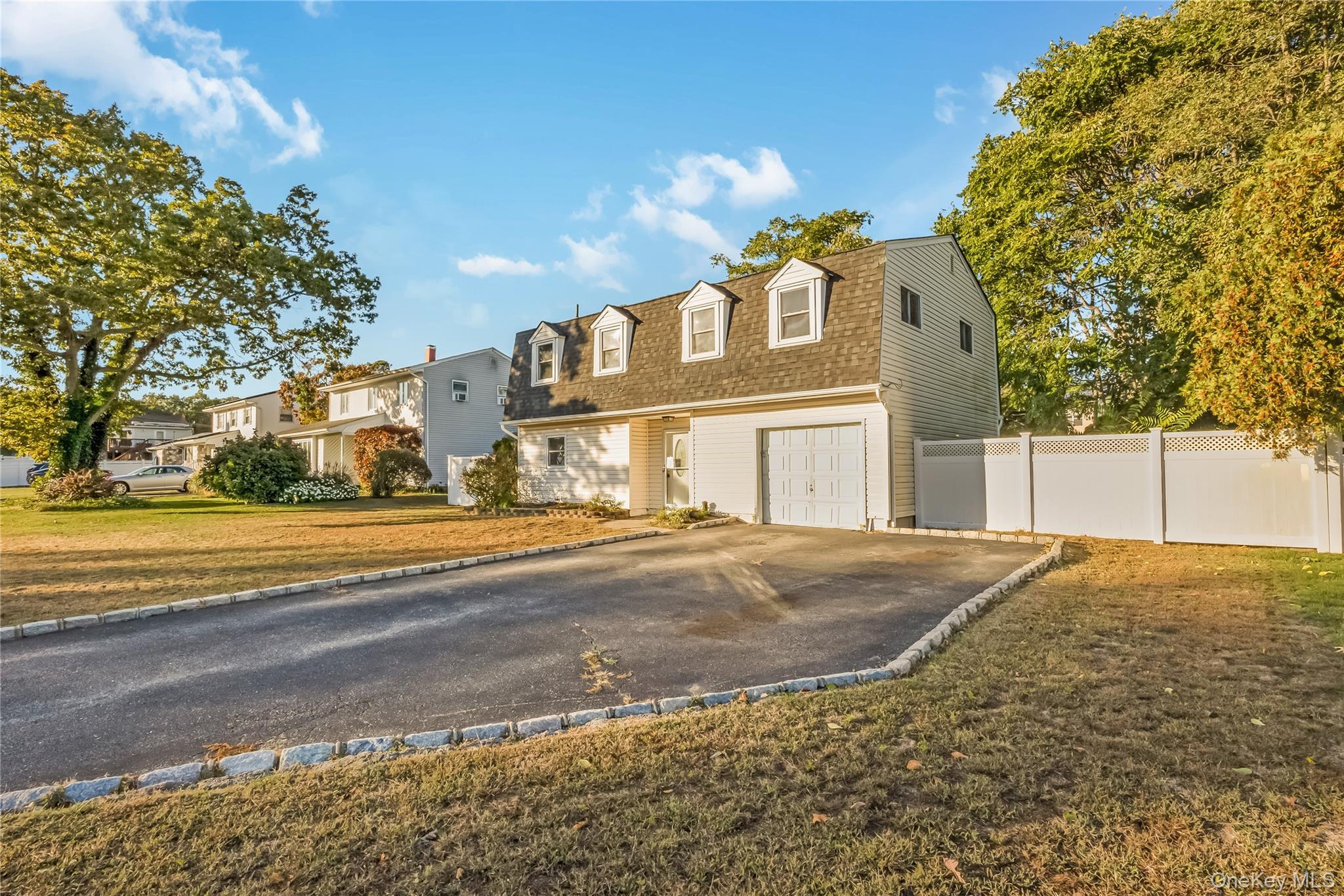 Single Family Cirrus  Suffolk County, NY 11741, MLS-922893-6