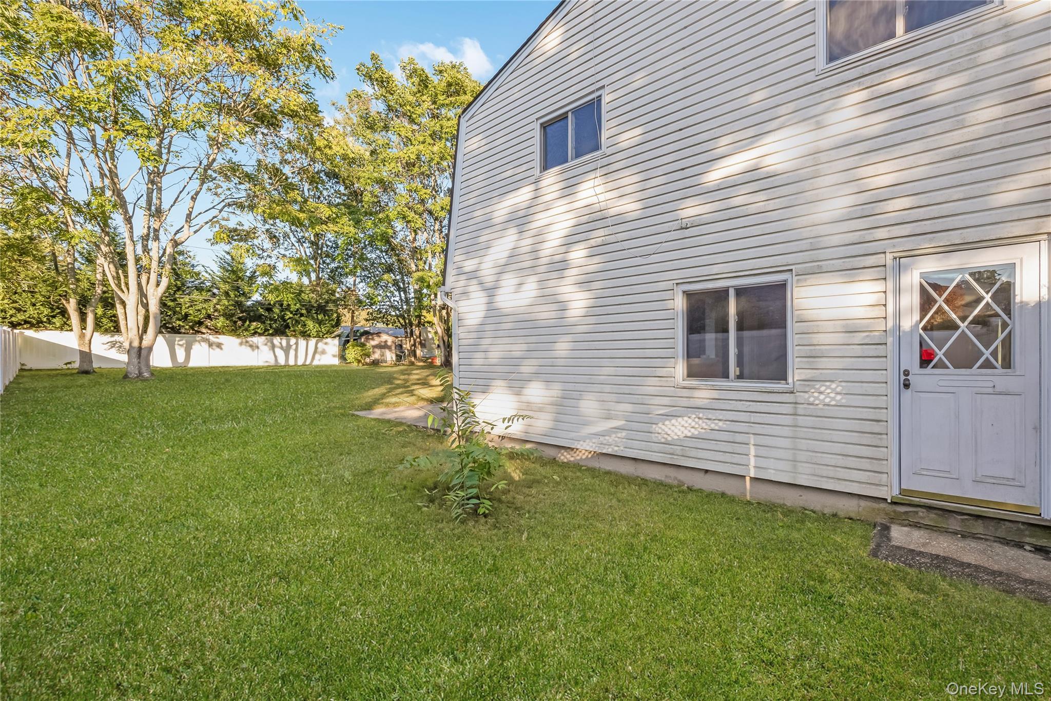 Single Family Cirrus  Suffolk County, NY 11741, MLS-922893-7