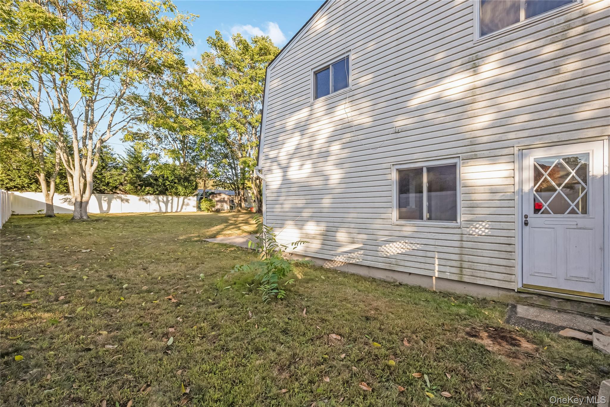 Single Family Cirrus  Suffolk County, NY 11741, MLS-922893-8