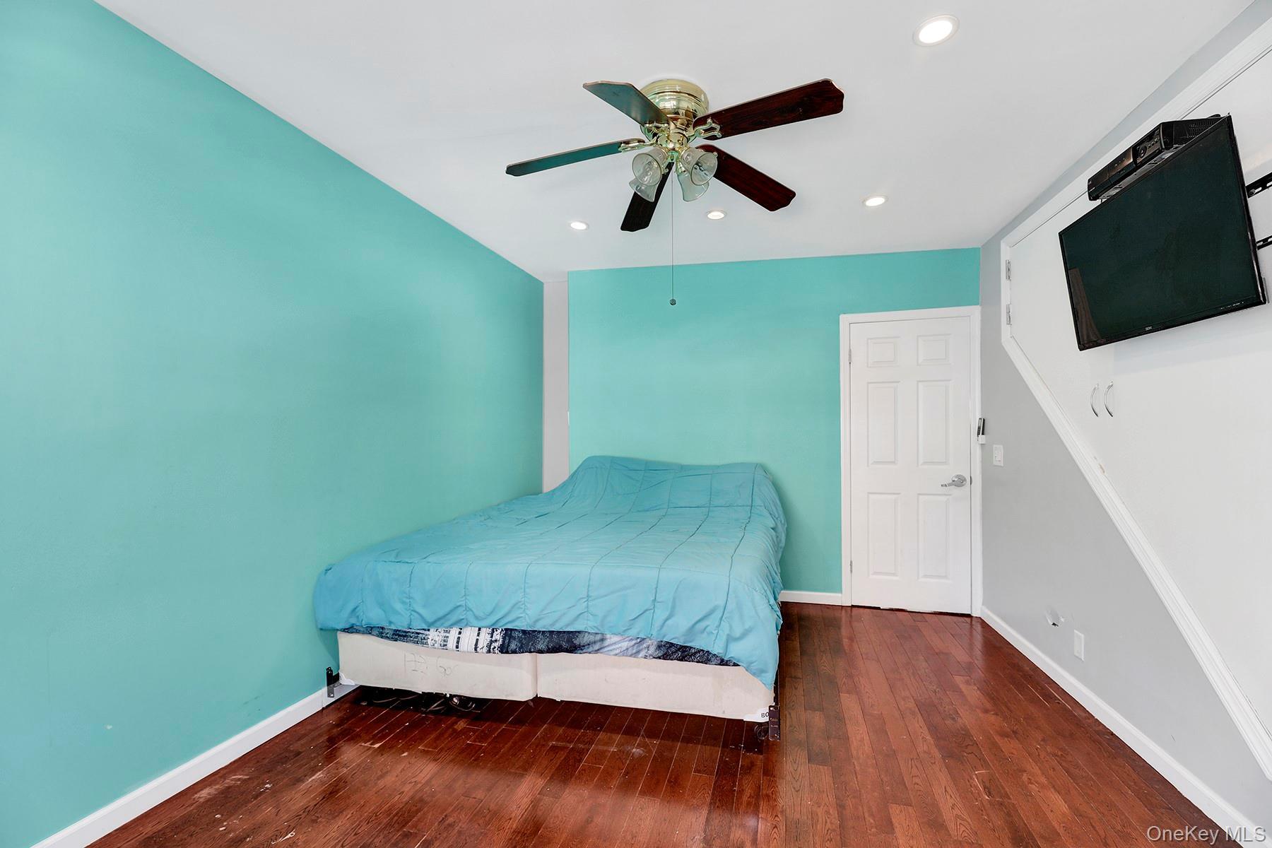 Single Family 57th Queens, NY 11378, MLS-922951-17